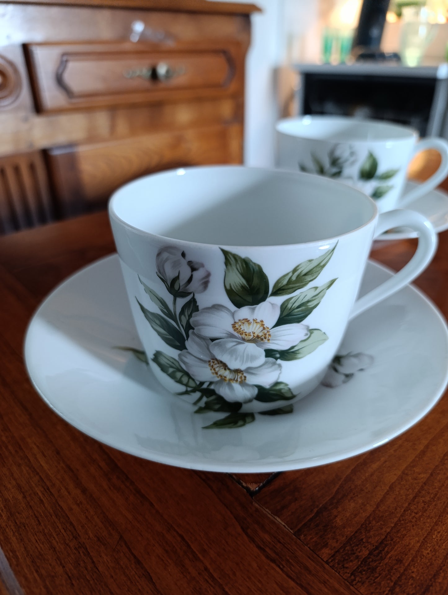 Lot de 2 tasses et soucoupes en porcelaine de Limoges – Porcelaine de Paris