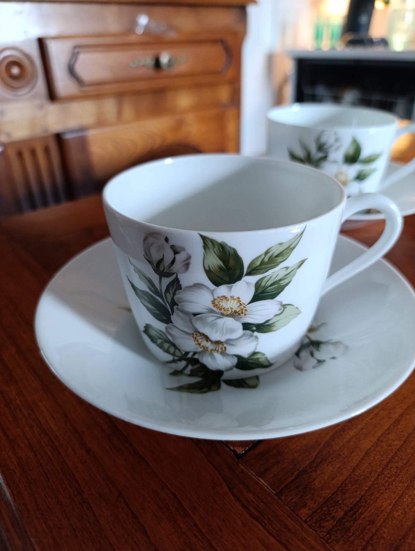 Lot de 2 tasses et soucoupes en porcelaine de Limoges – Porcelaine de Paris