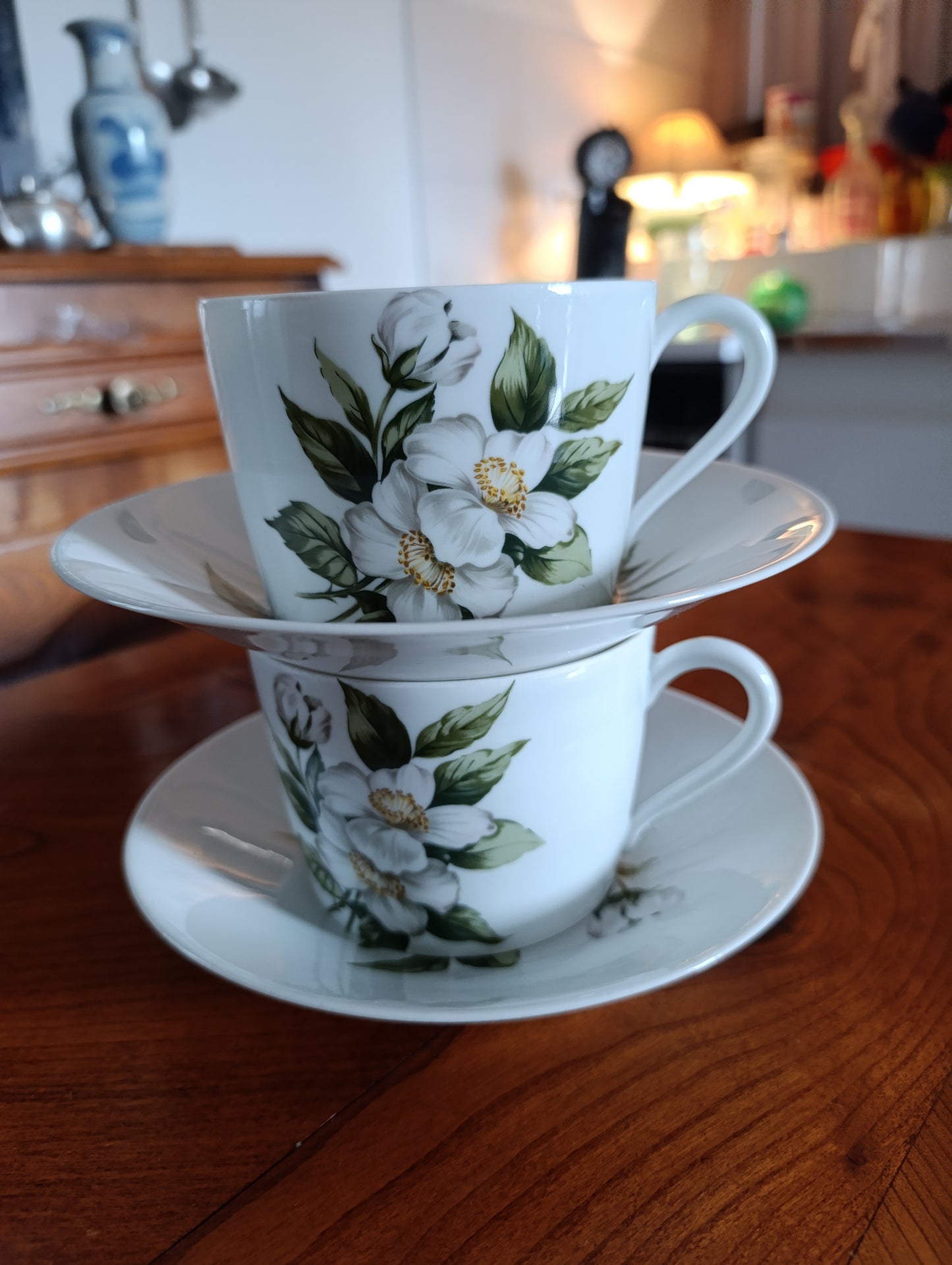 Lot de 2 tasses et soucoupes en porcelaine de Limoges – Porcelaine de Paris