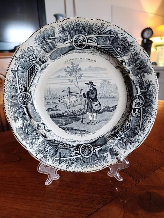 Assiette ancienne Gien Geoffroy et Cie – Les Travaux de la Campagne – Le Berger et son troupeau n°4