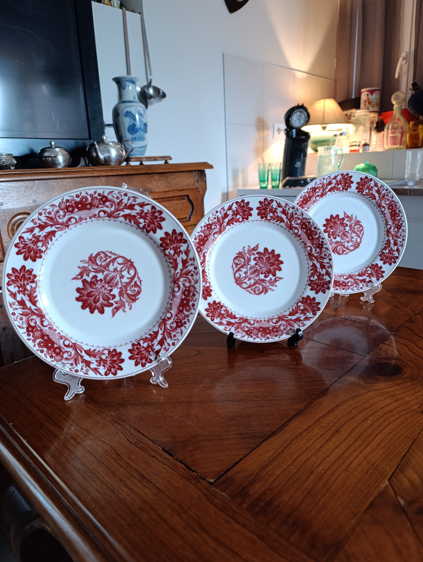 Lot de 3 assiettes Rivanel style Arcopal décor floral rouge