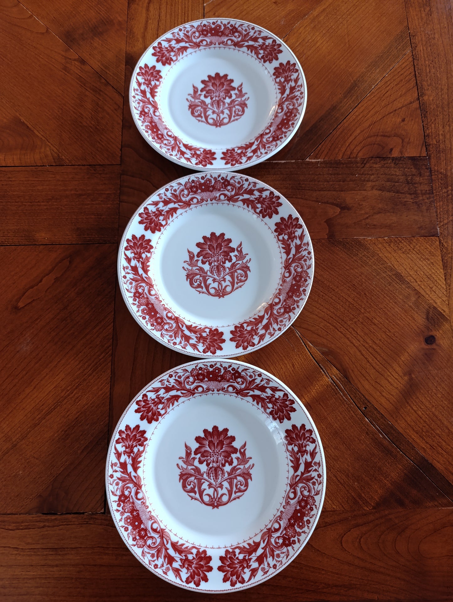 Lot de 3 assiettes Rivanel style Arcopal décor floral rouge