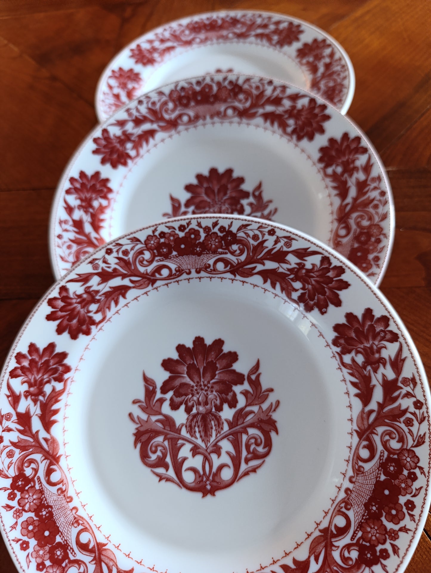 Lot de 3 assiettes Rivanel style Arcopal décor floral rouge