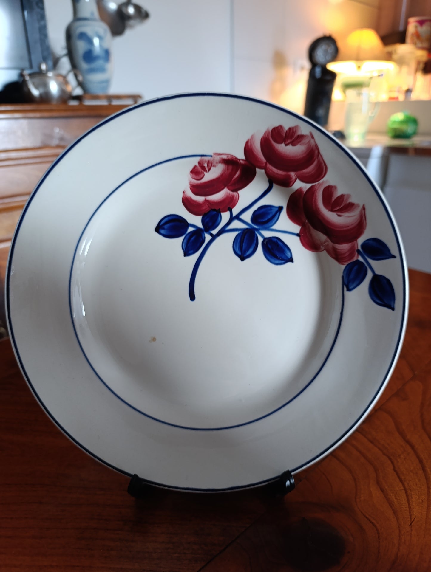 Lot de 4 assiettes creuses HBCM décor floral rouge et bleu