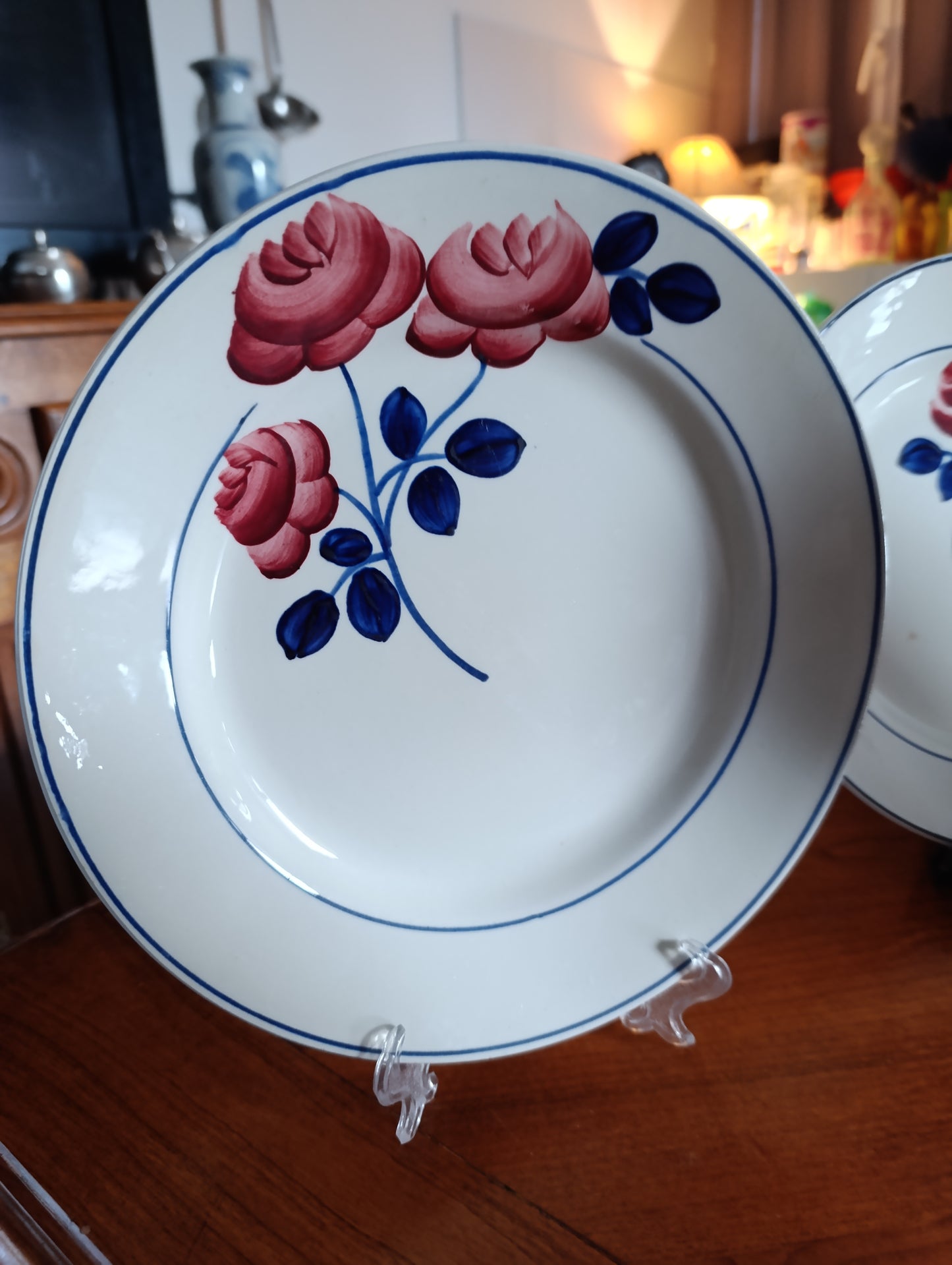 Lot de 4 assiettes creuses HBCM décor floral rouge et bleu