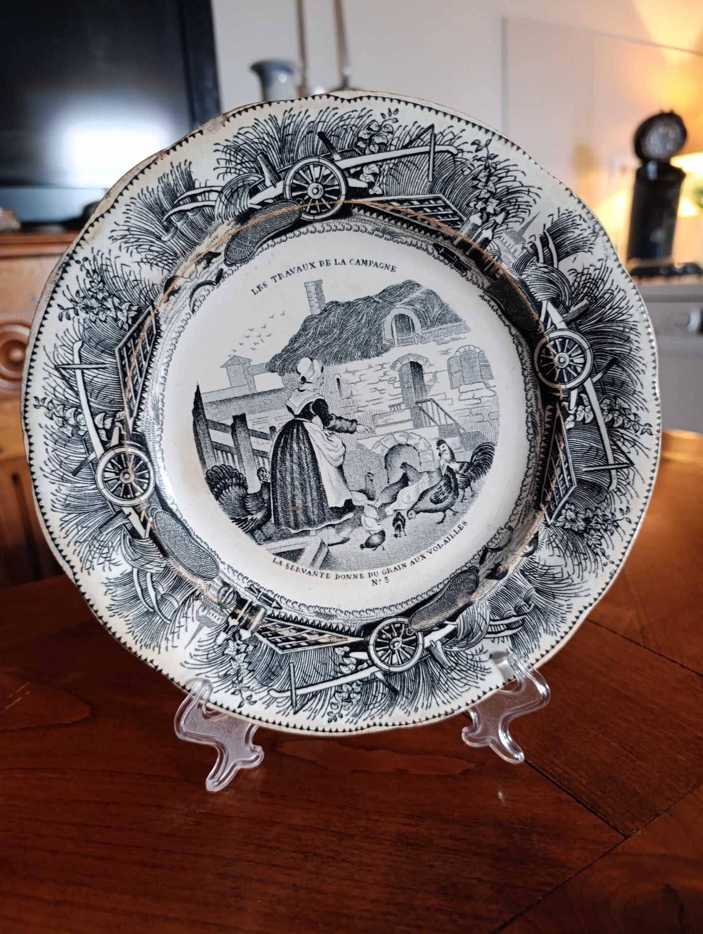 Assiette ancienne Gien Terre de Fer “Les Travaux de la Campagne” n°5