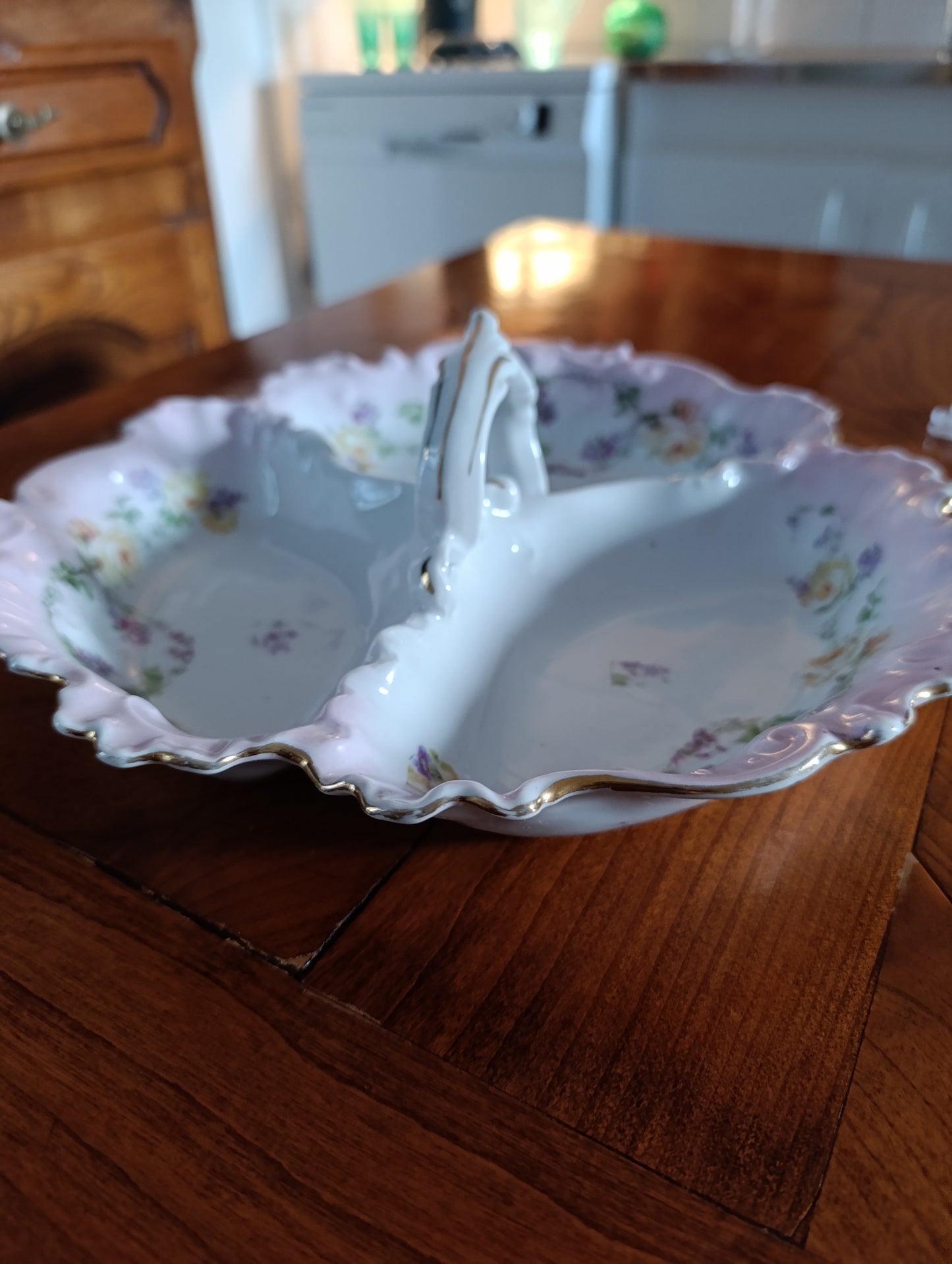 Plat ancien porcelaine compartimenté Art Nouveau décor floral romantique rose pastel