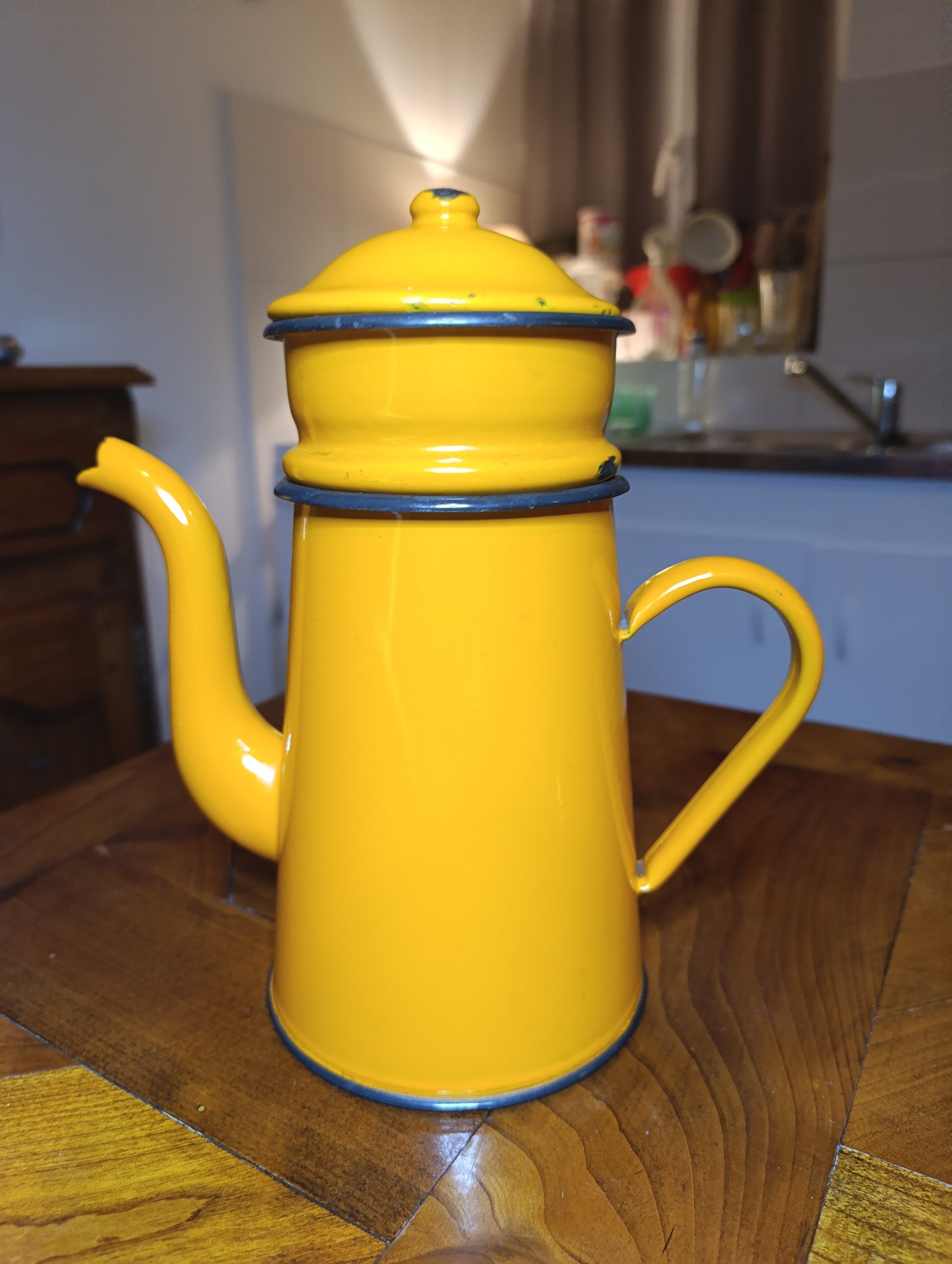 Cafetière ancienne émaillée jaune-orange vintage déco cuisine rétro collection