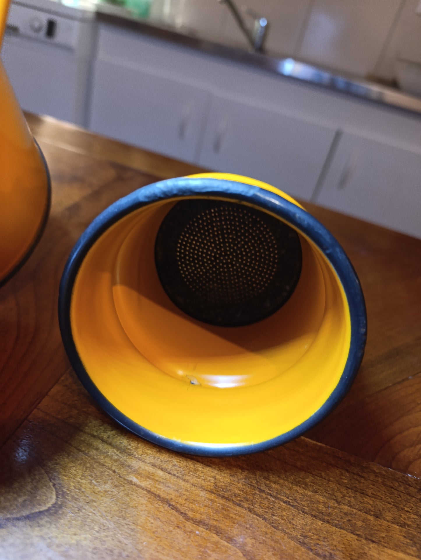 Cafetière ancienne émaillée jaune-orange vintage déco cuisine rétro collection