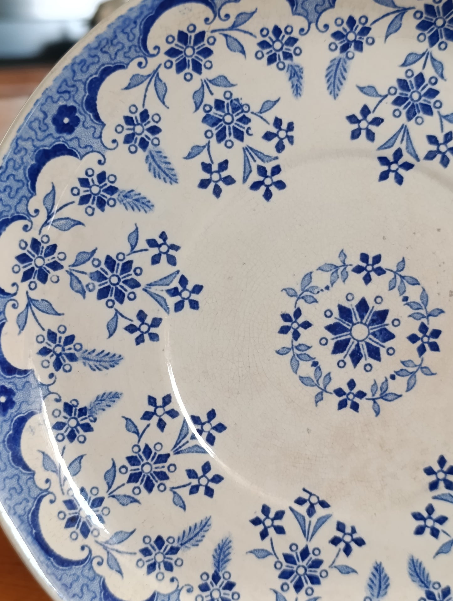 Assiette ancienne Sarreguemines “Manille” bleu – U&C Terre de Fer