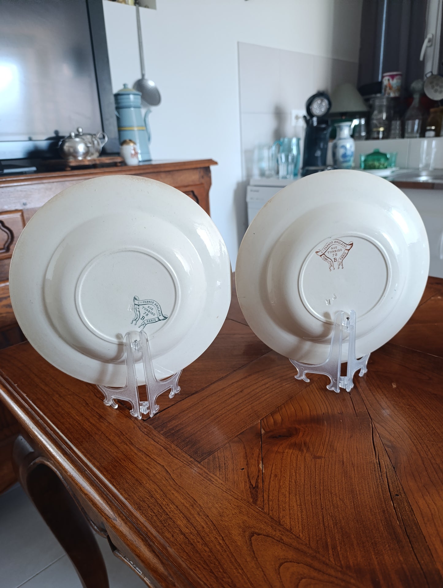Lot de 2 assiettes creuses anciennes Terre de Fer Cie Franco Anglaise Paris décor floral bleu
