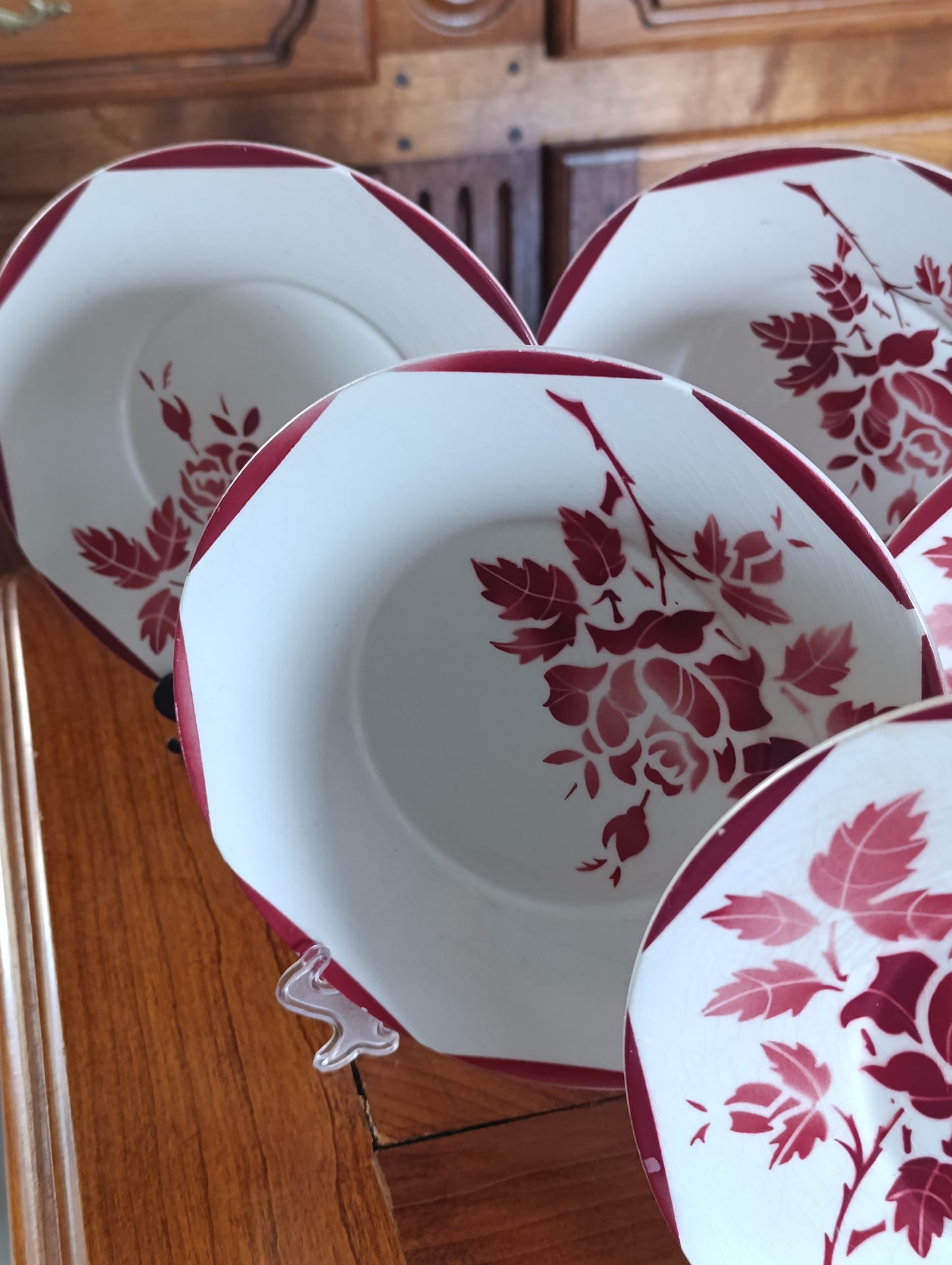Superbe lot de 10 assiettes creuses anciennes en faïence de la manufacture GIEN France.