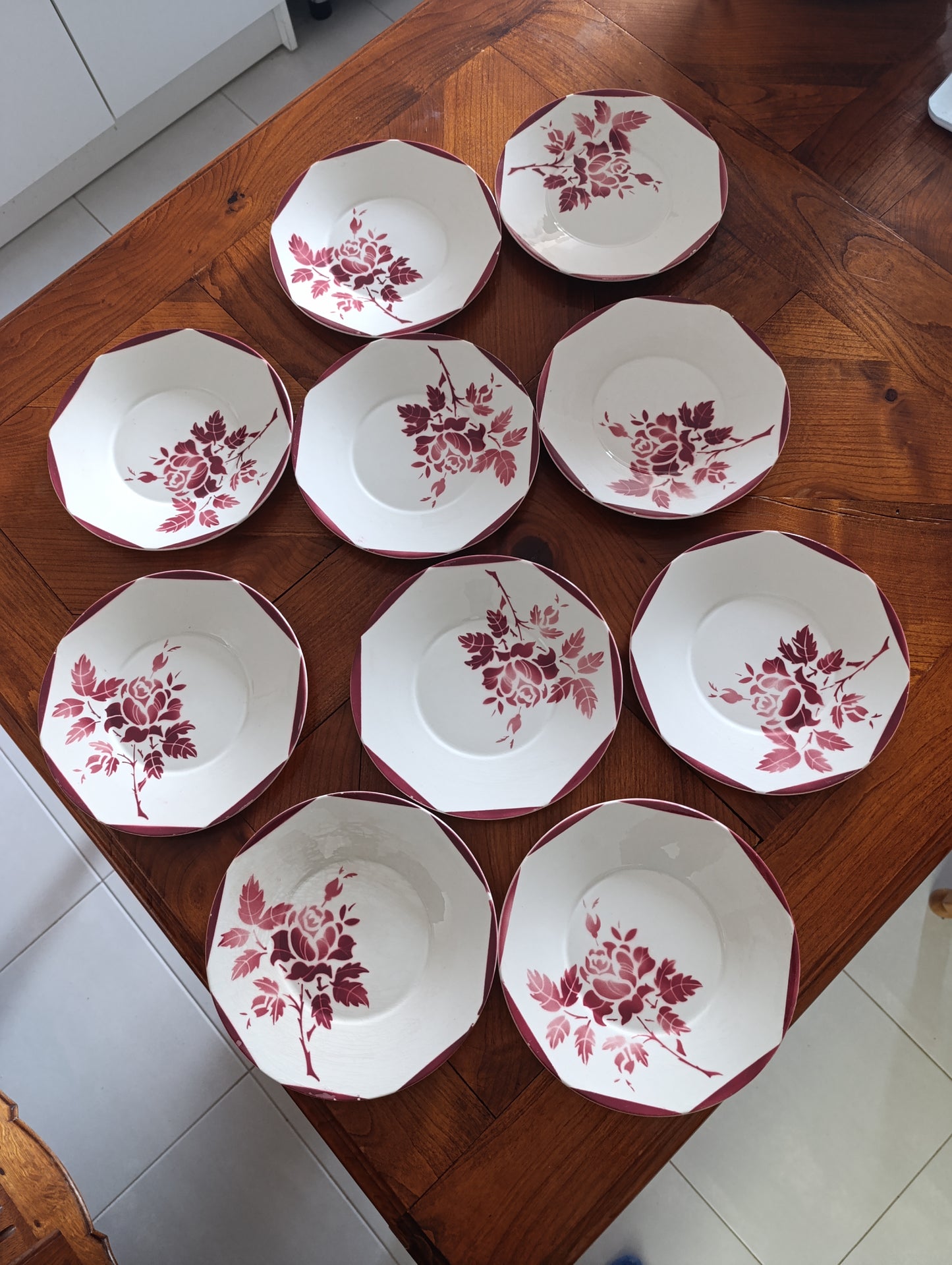 Superbe lot de 10 assiettes creuses anciennes en faïence de la manufacture GIEN France.