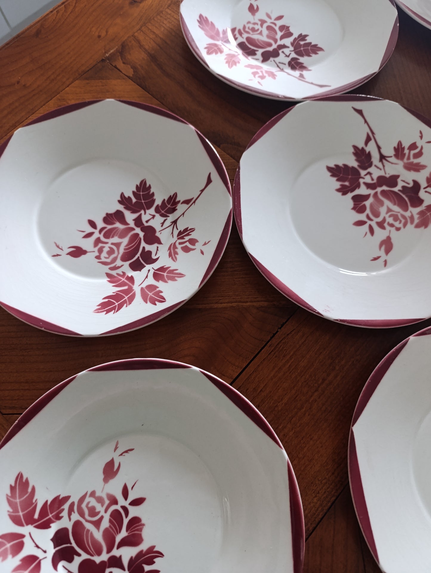 Superbe lot de 10 assiettes creuses anciennes en faïence de la manufacture GIEN France.