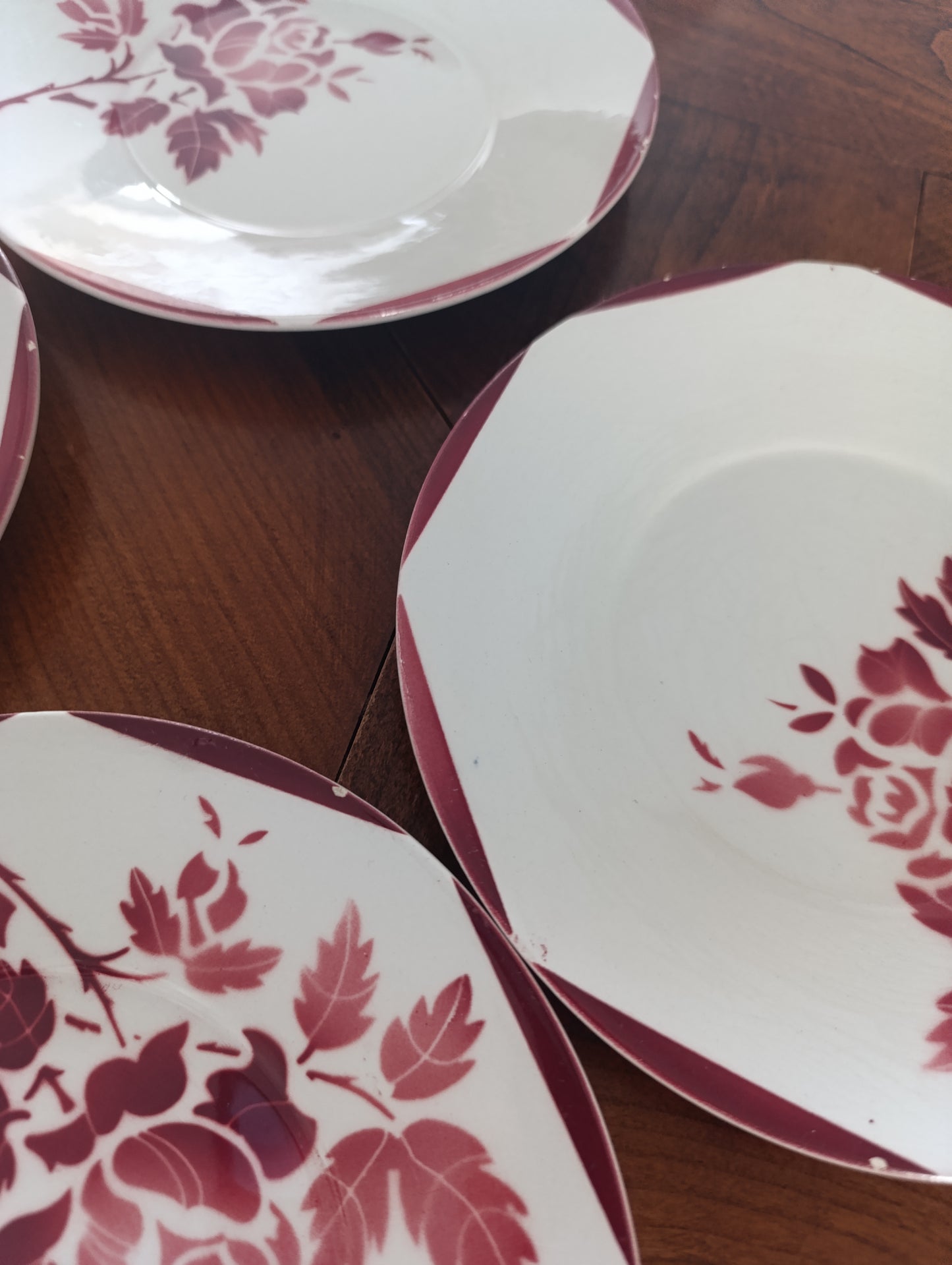 Superbe lot de 10 assiettes creuses anciennes en faïence de la manufacture GIEN France.
