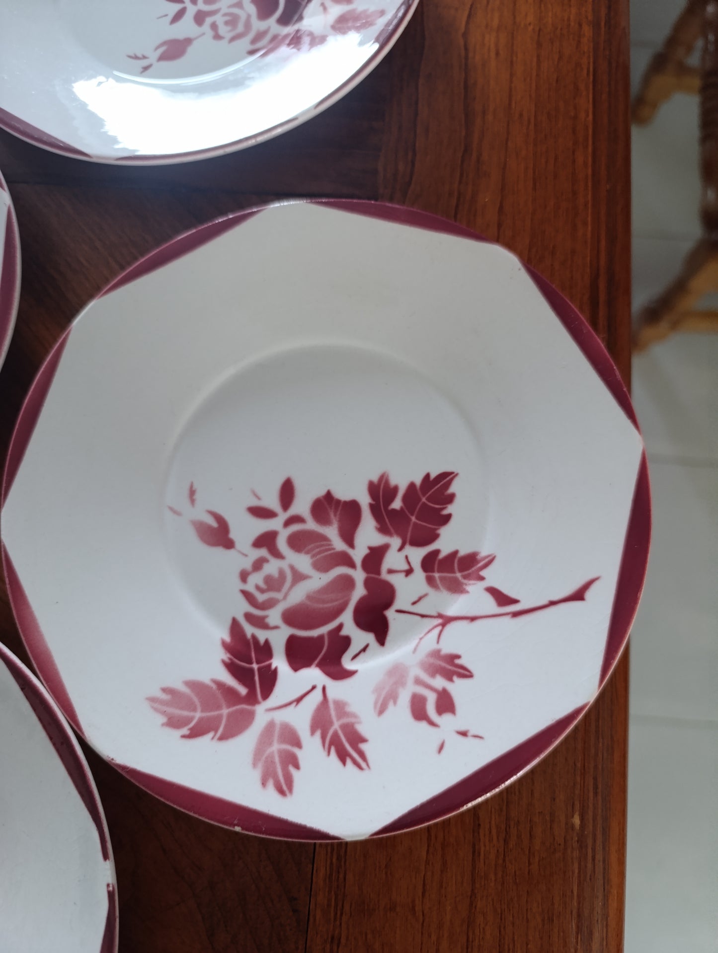 Superbe lot de 10 assiettes creuses anciennes en faïence de la manufacture GIEN France.