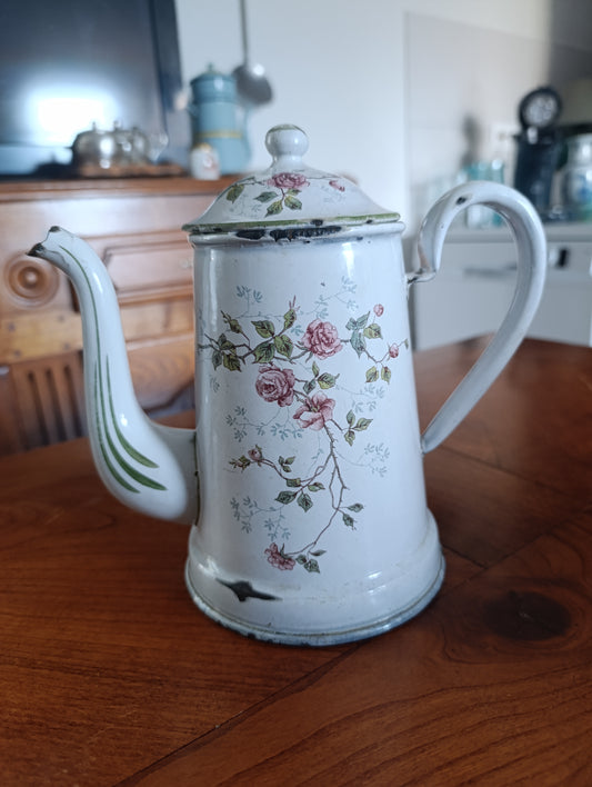 Ancienne cafetière émaillée décor roses – verseuse vintage romantique shabby chic