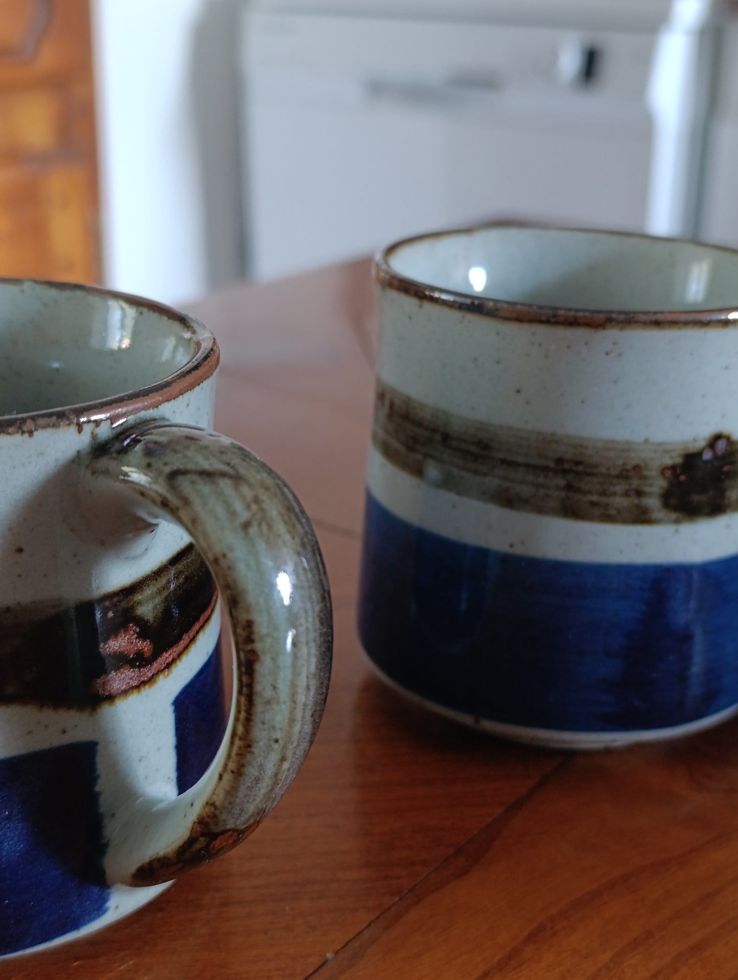 Paire de mugs vintage en grès bleu cobalt – tasses artisanales rétro années 70
