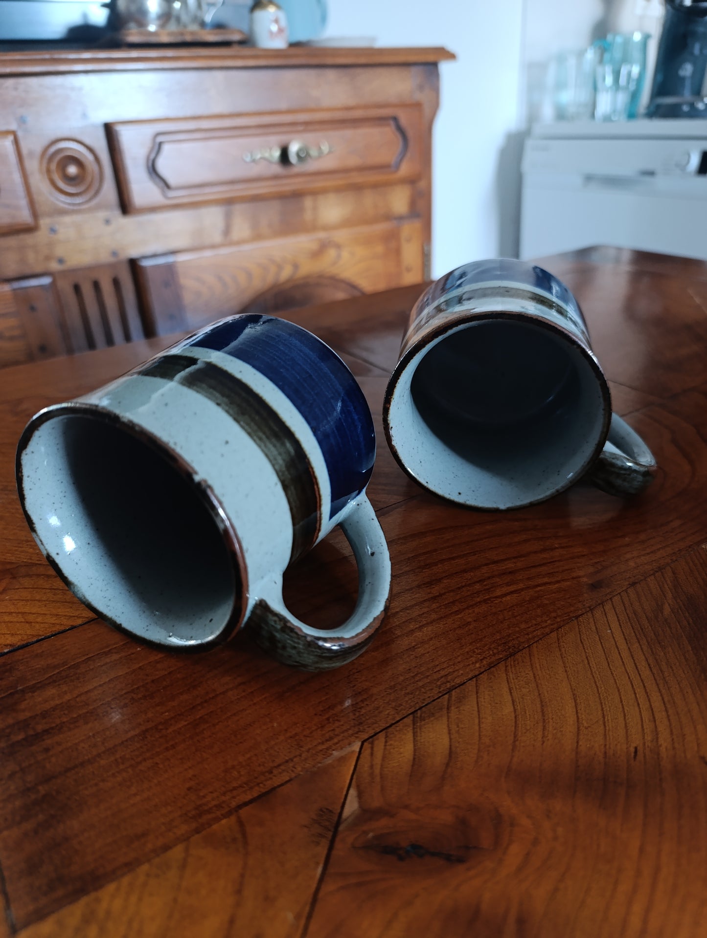 Paire de mugs vintage en grès bleu cobalt – tasses artisanales rétro années 70
