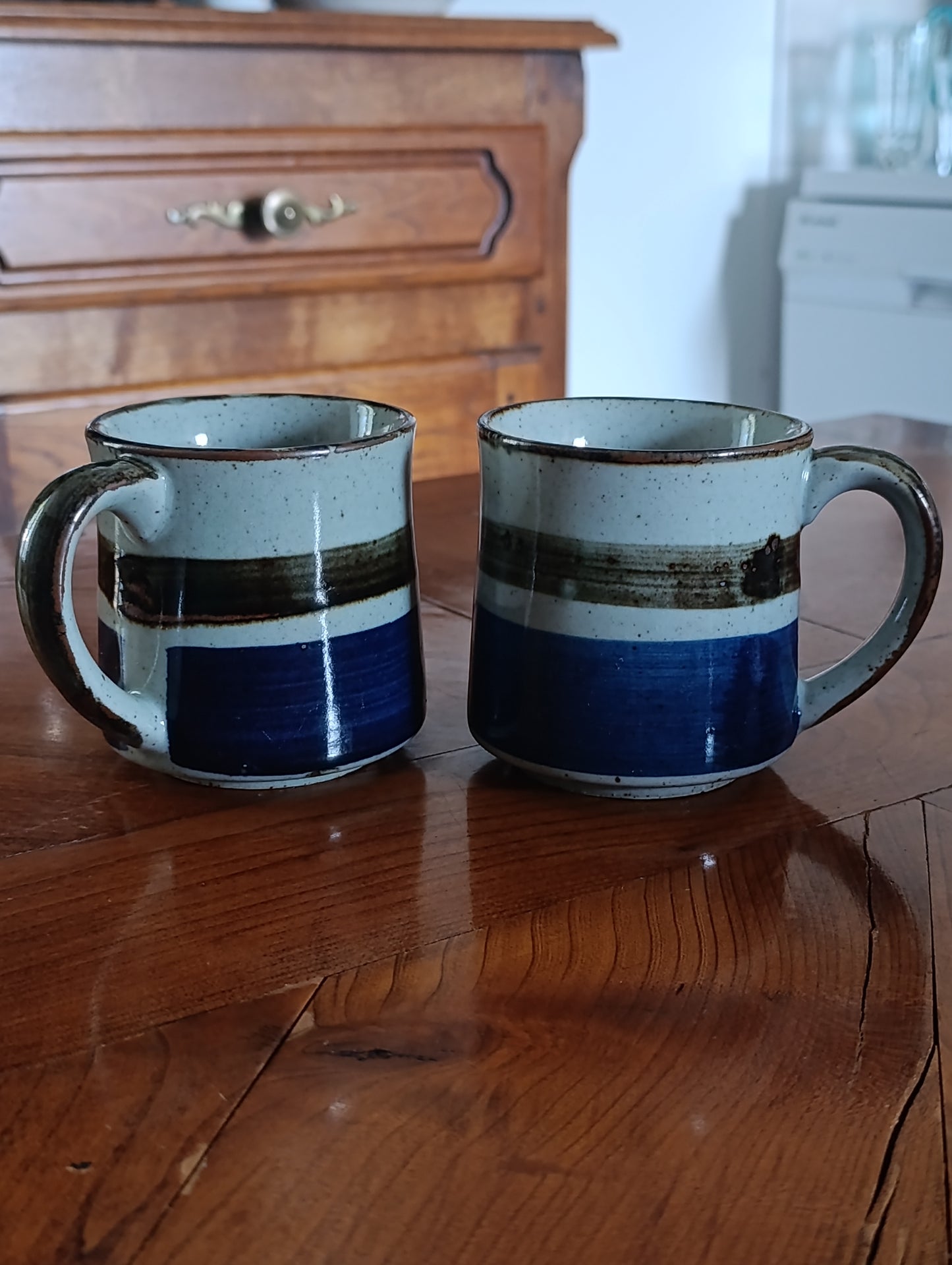 Paire de mugs vintage en grès bleu cobalt – tasses artisanales rétro années 70