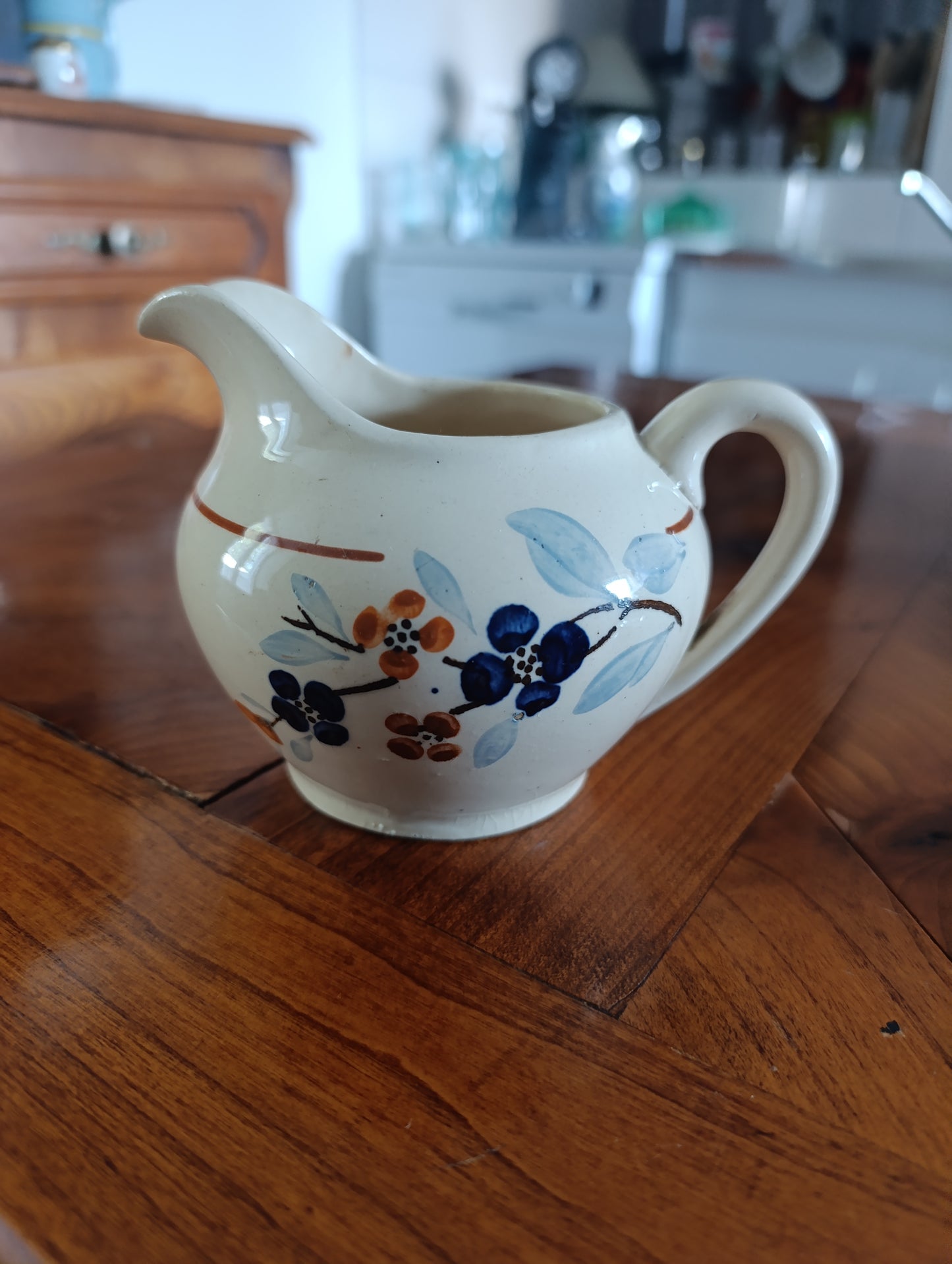 Petit crémier ancien Sarreguemines France modèle 5041