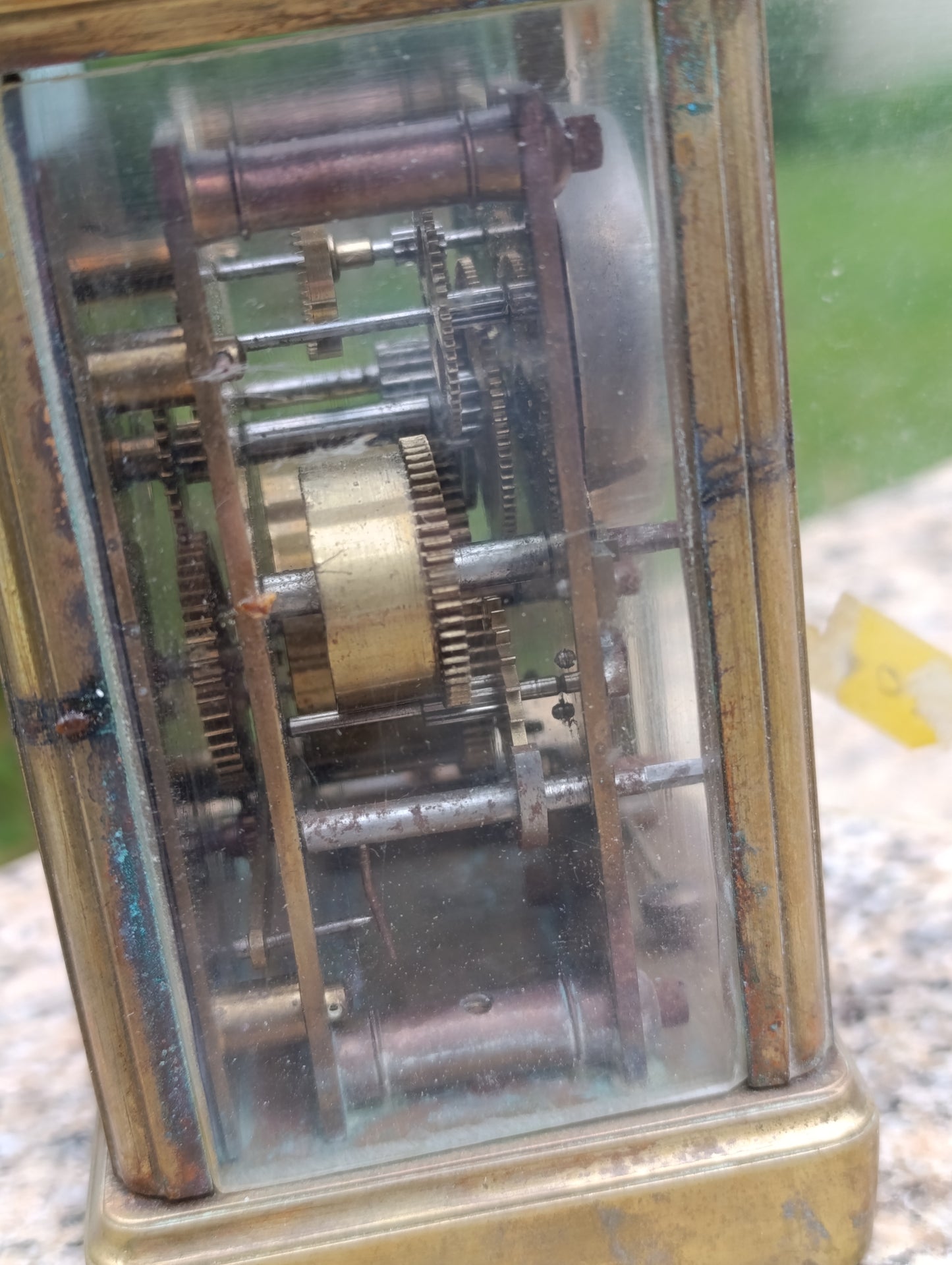 Pendulette de voyage ancienne en laiton et verre avec sonnerie mécanique – À restaurer