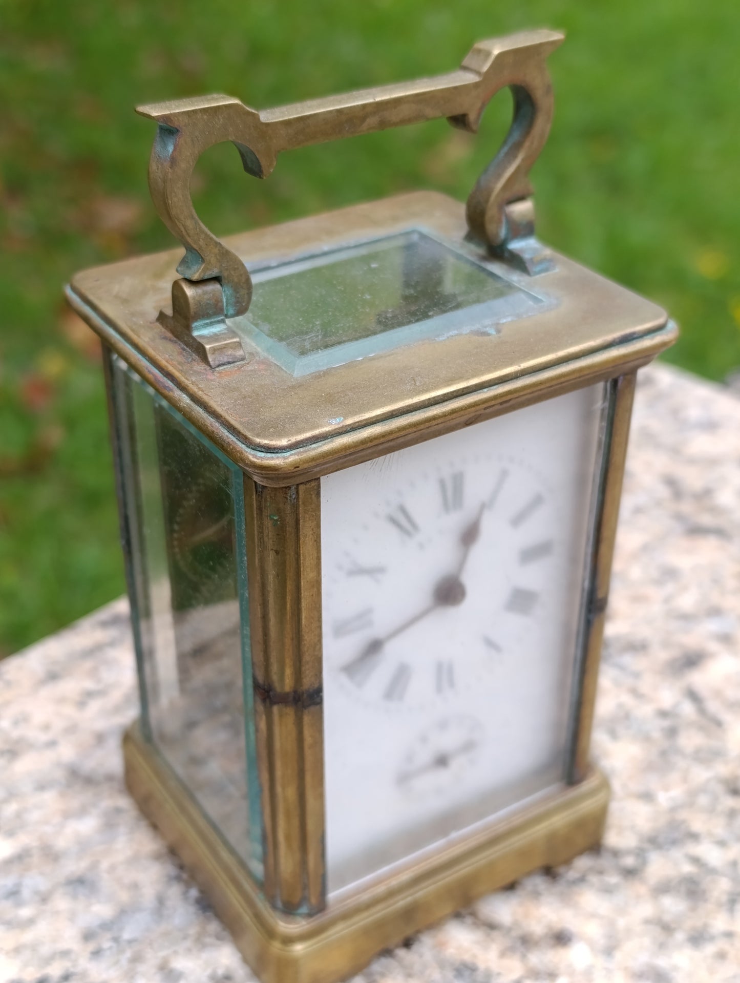 Pendulette de voyage ancienne en laiton et verre avec sonnerie mécanique – À restaurer