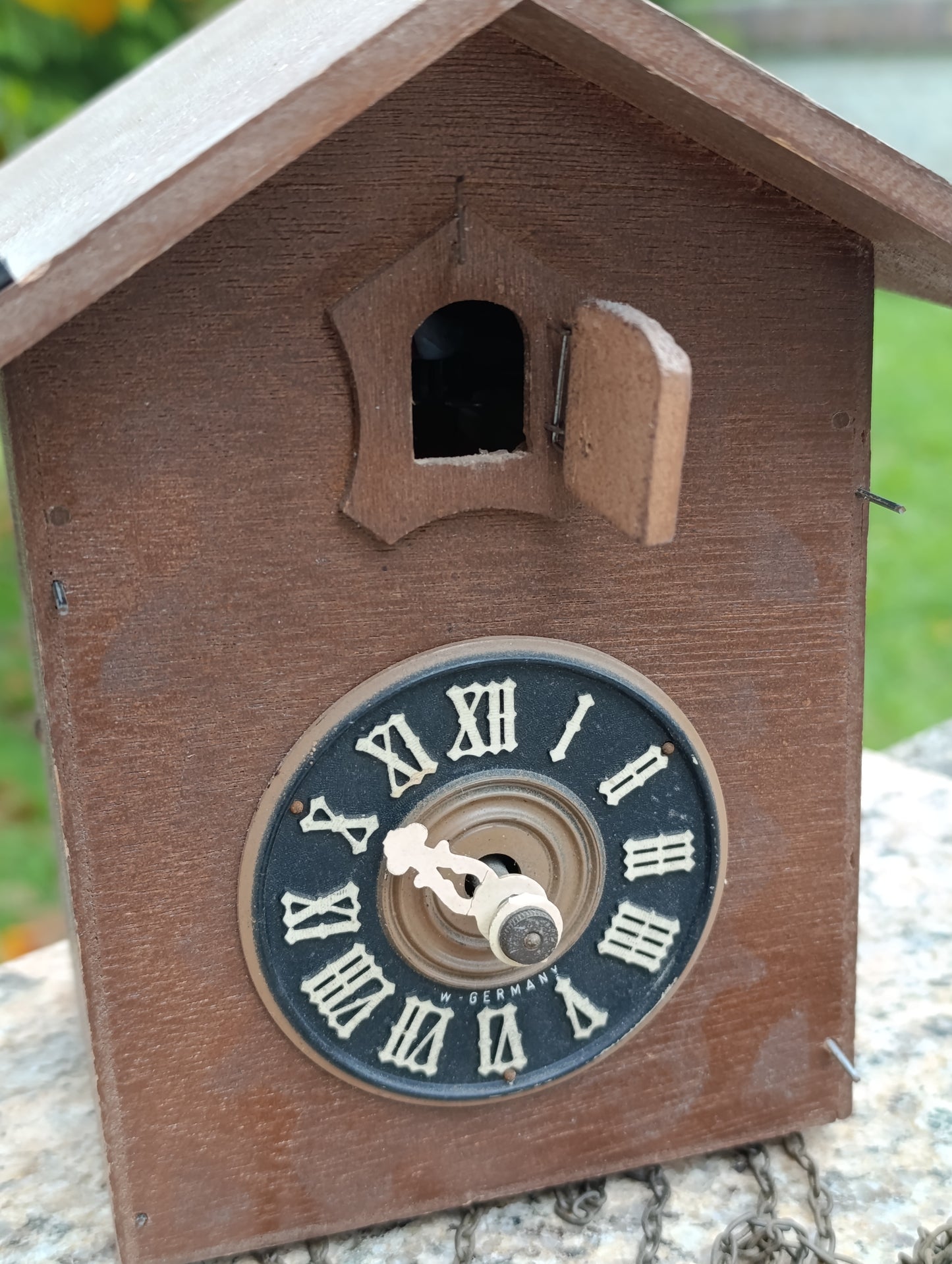 Coucou ancien Regula West Germany en bois avec oiseau animé – Mouvement mécanique à chaînes – À restaurer