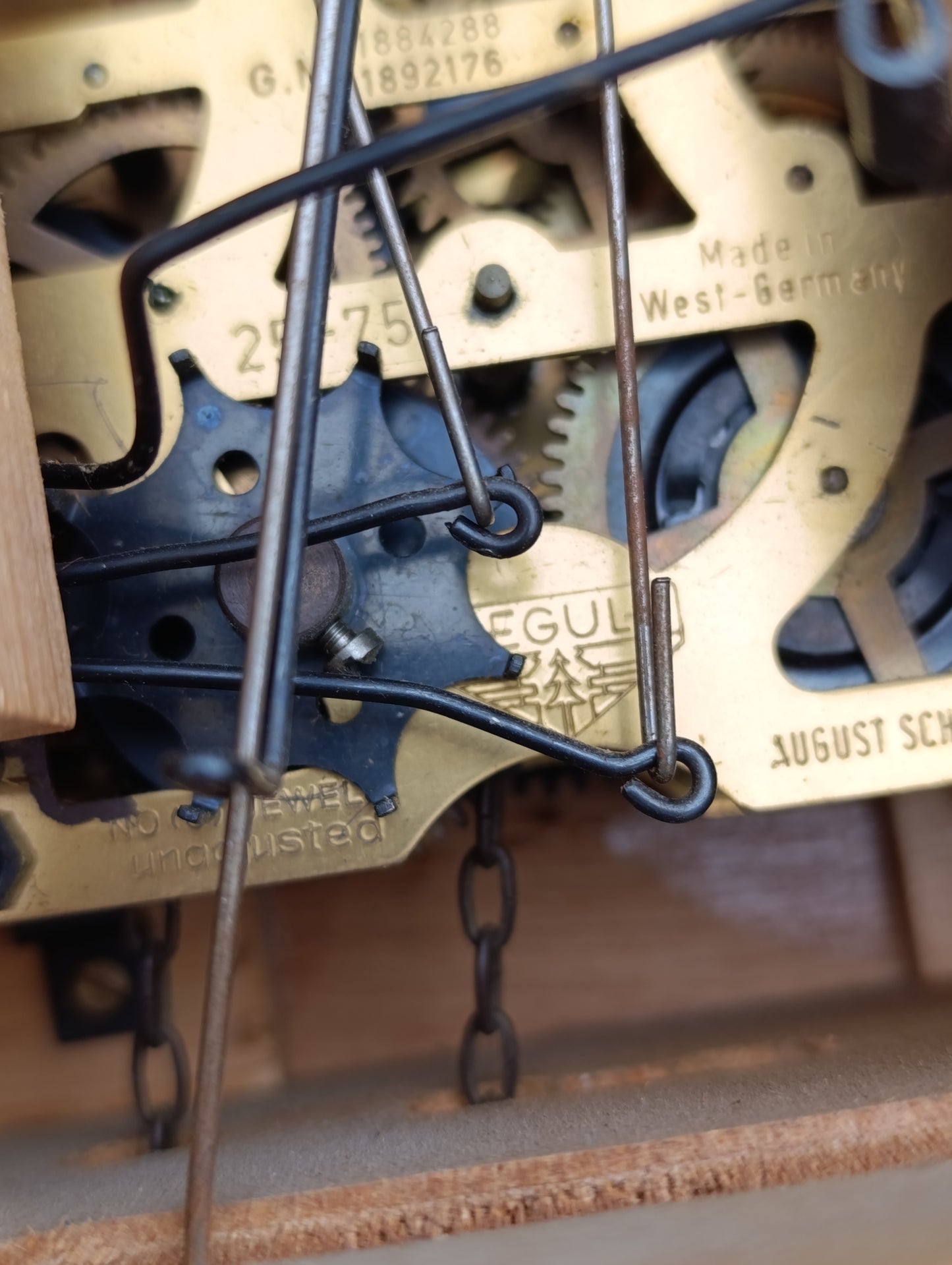 Coucou ancien Regula West Germany en bois avec oiseau animé – Mouvement mécanique à chaînes – À restaurer