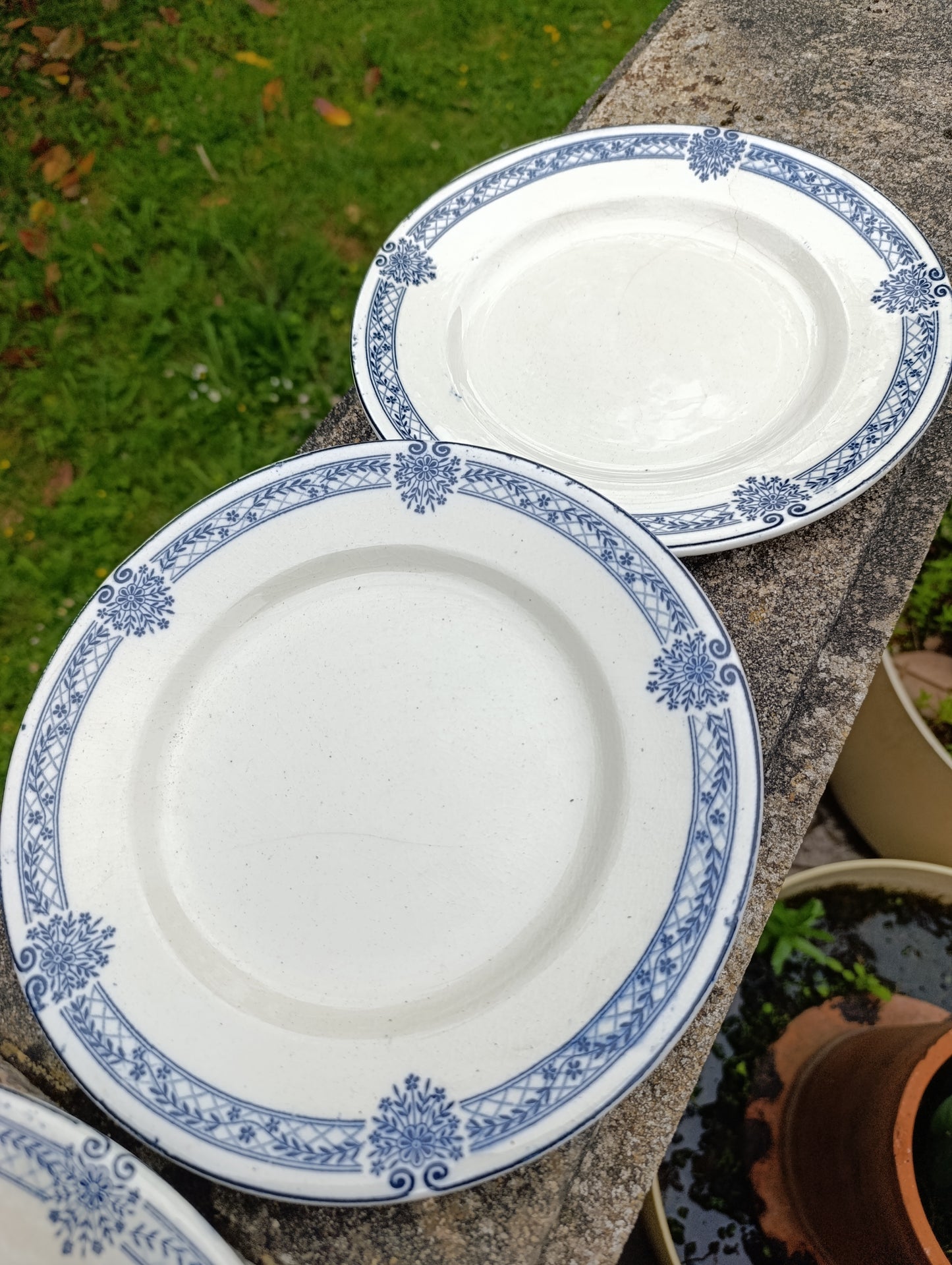 Lot d’assiettes anciennes Arbois Ennege Terre de Fer Salins bleu vintage
