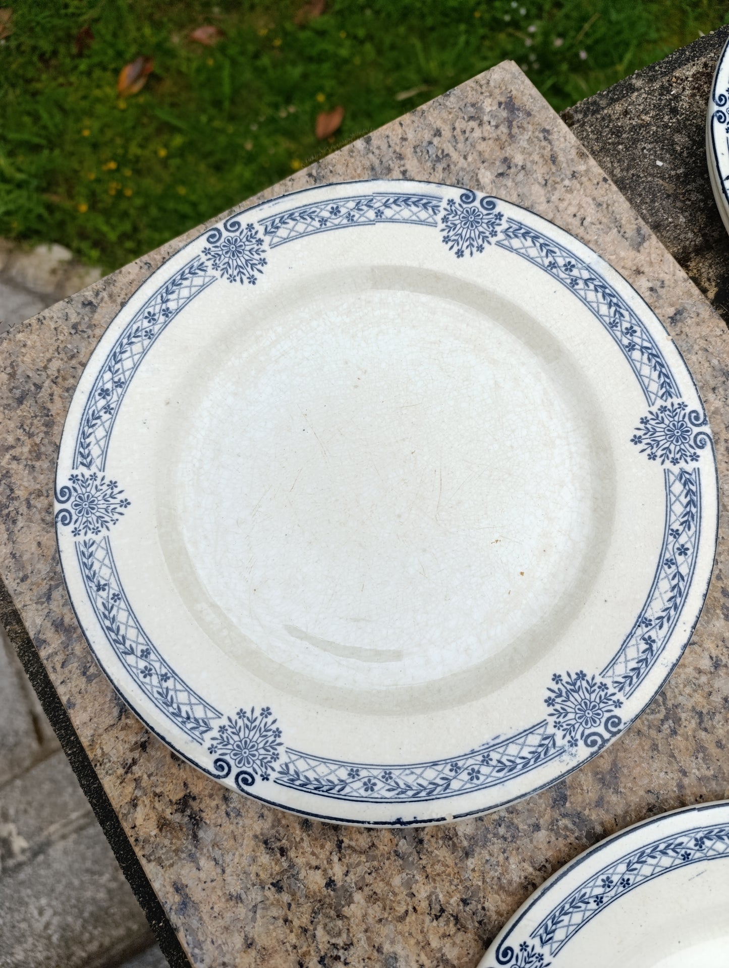 Lot d’assiettes anciennes Arbois Ennege Terre de Fer Salins bleu vintage