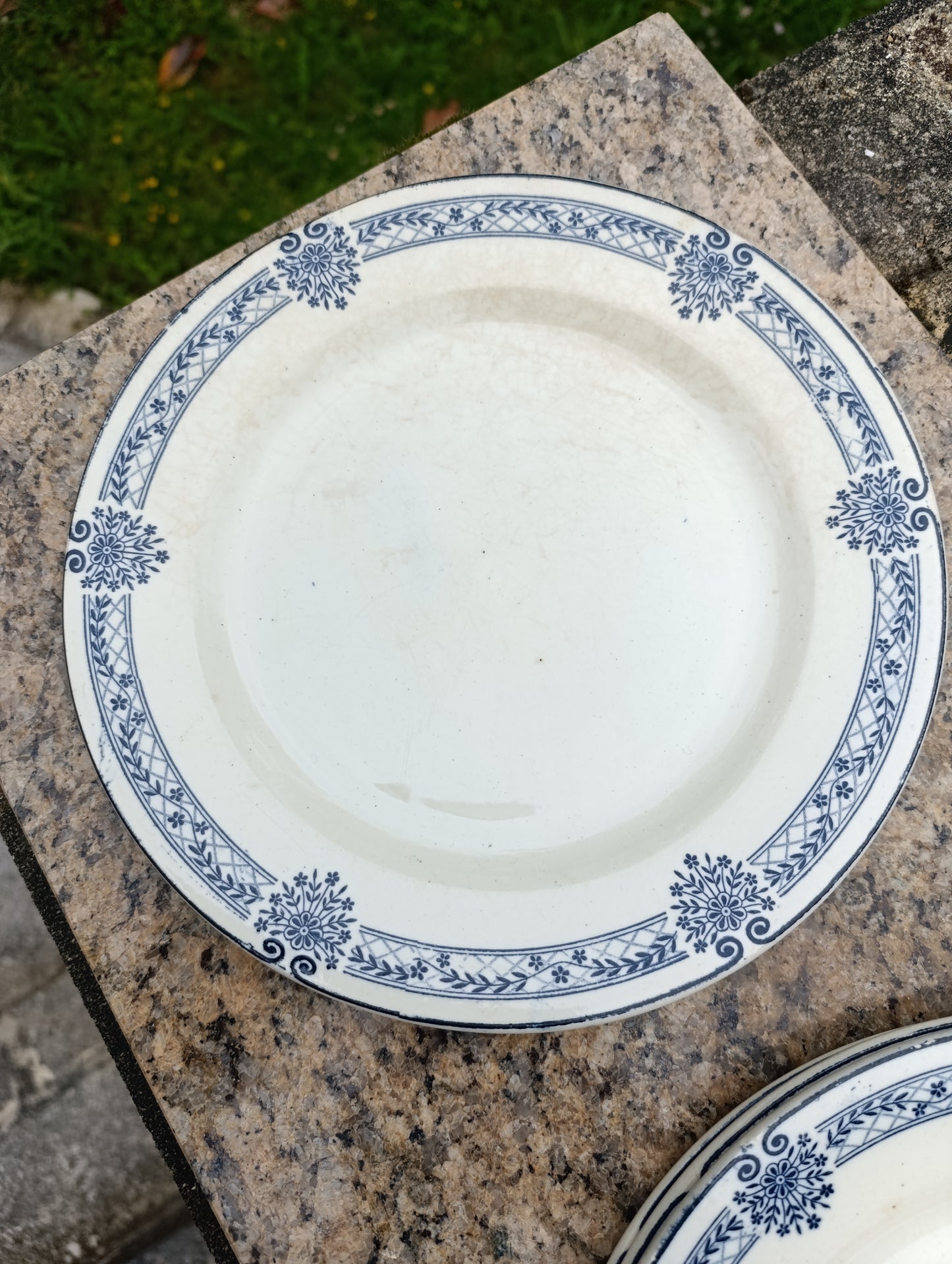 Lot d’assiettes anciennes Arbois Ennege Terre de Fer Salins bleu vintage
