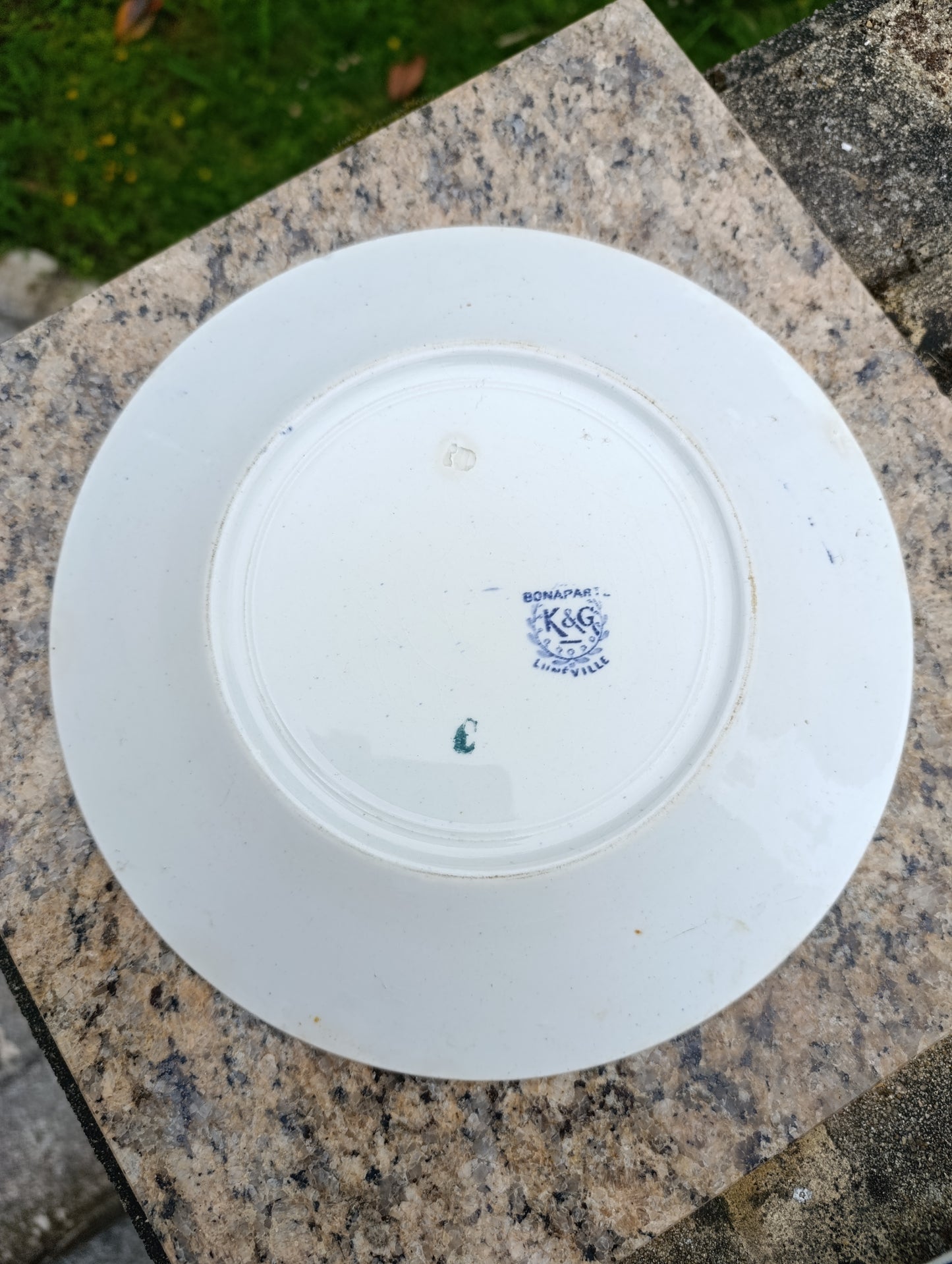 Lot de 3 belles assiettes anciennes en faïence KG Lunéville modèle “Bonaparte”.