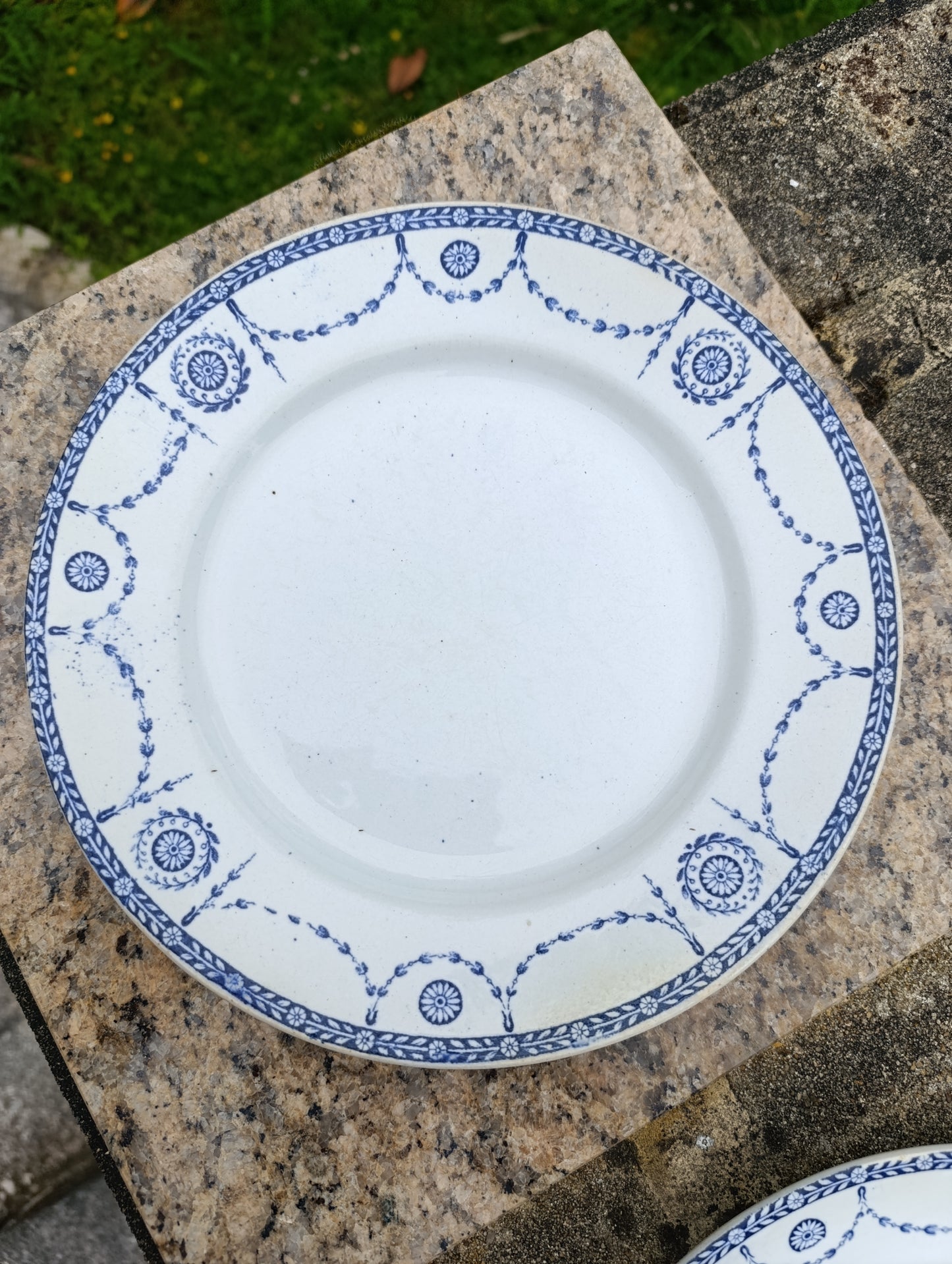 Lot de 3 belles assiettes anciennes en faïence KG Lunéville modèle “Bonaparte”.