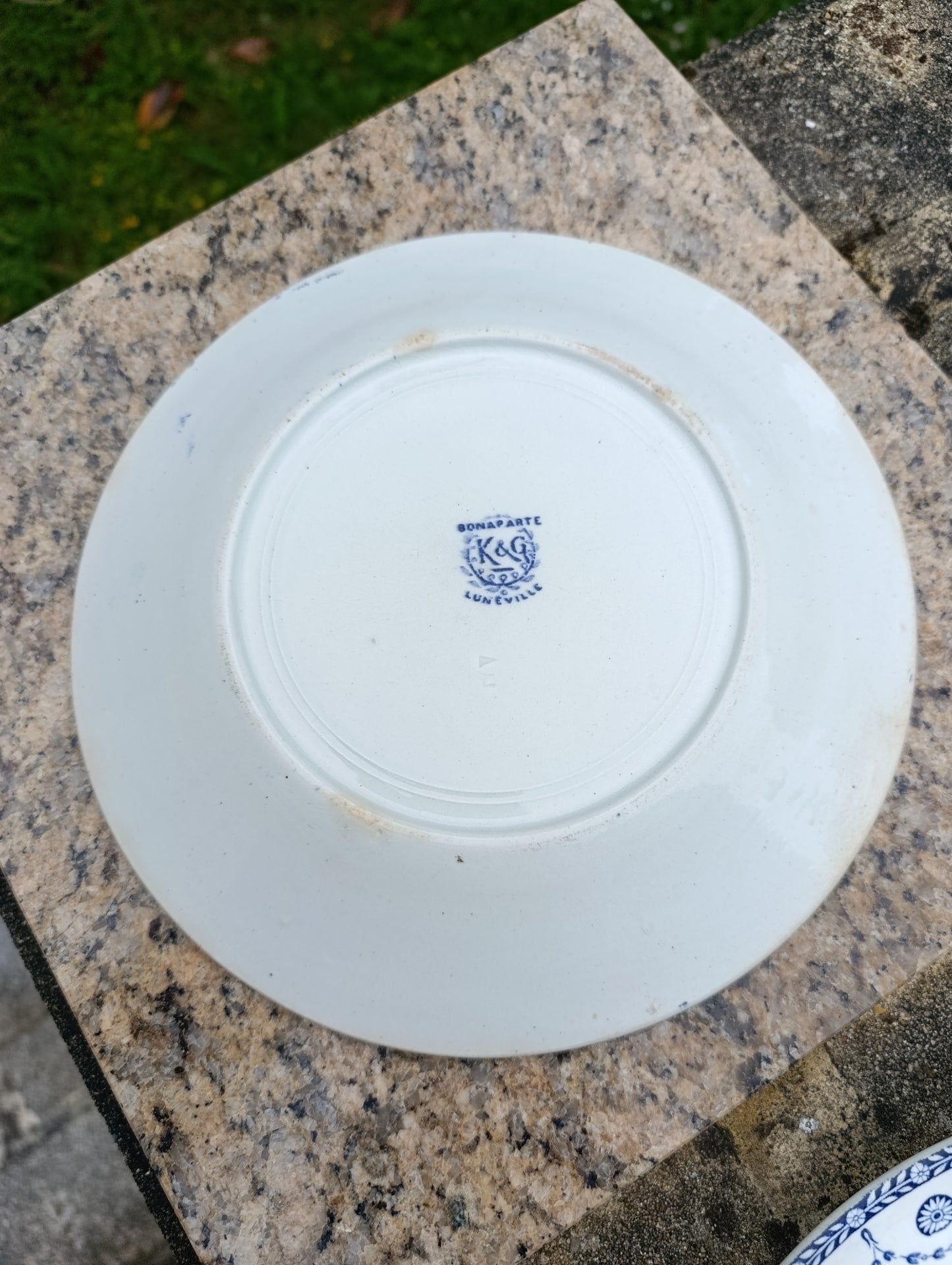 Lot de 3 belles assiettes anciennes en faïence KG Lunéville modèle “Bonaparte”.