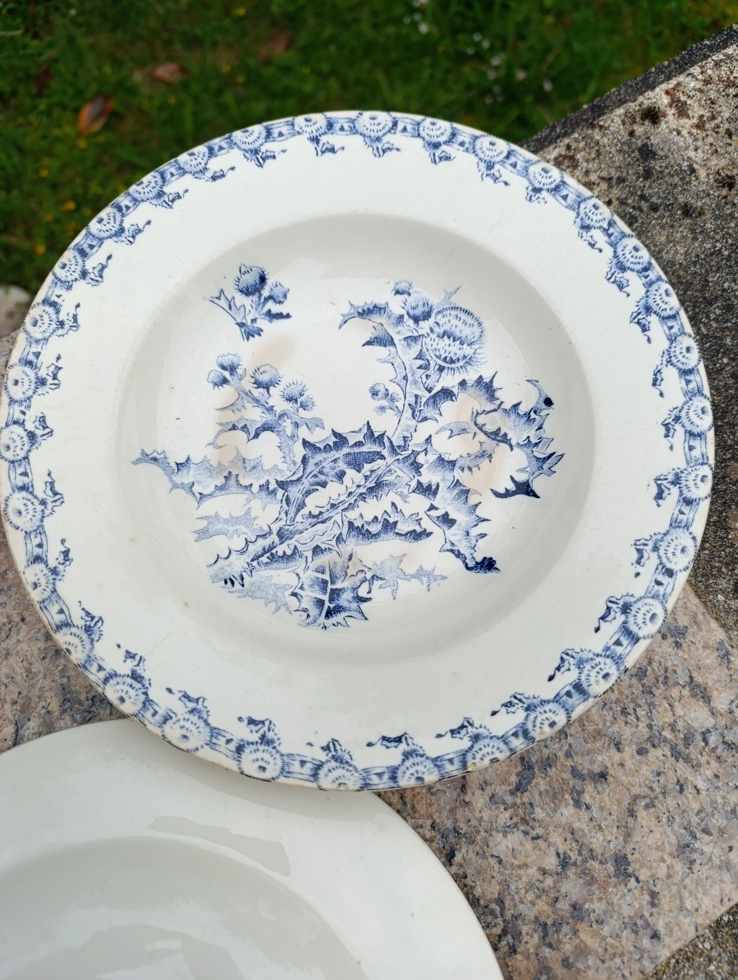 Lot de 2 assiettes creuses anciennes Gien Chardons bleu blanc vintage