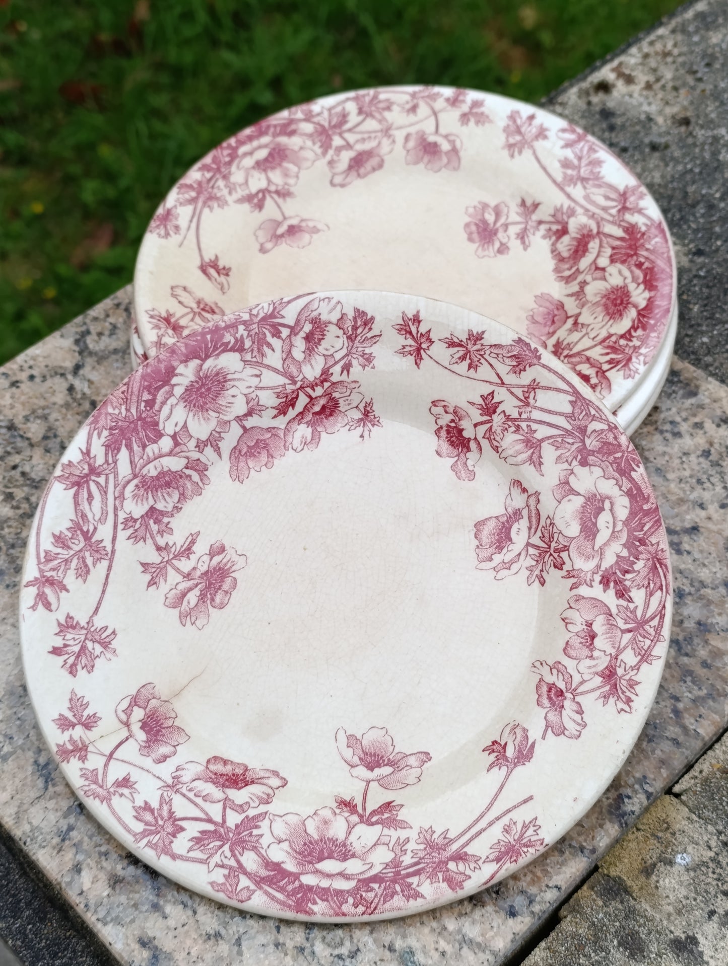 Lot de 4 assiettes anciennes Gien modèle Anémones rose – vaisselle vintage française