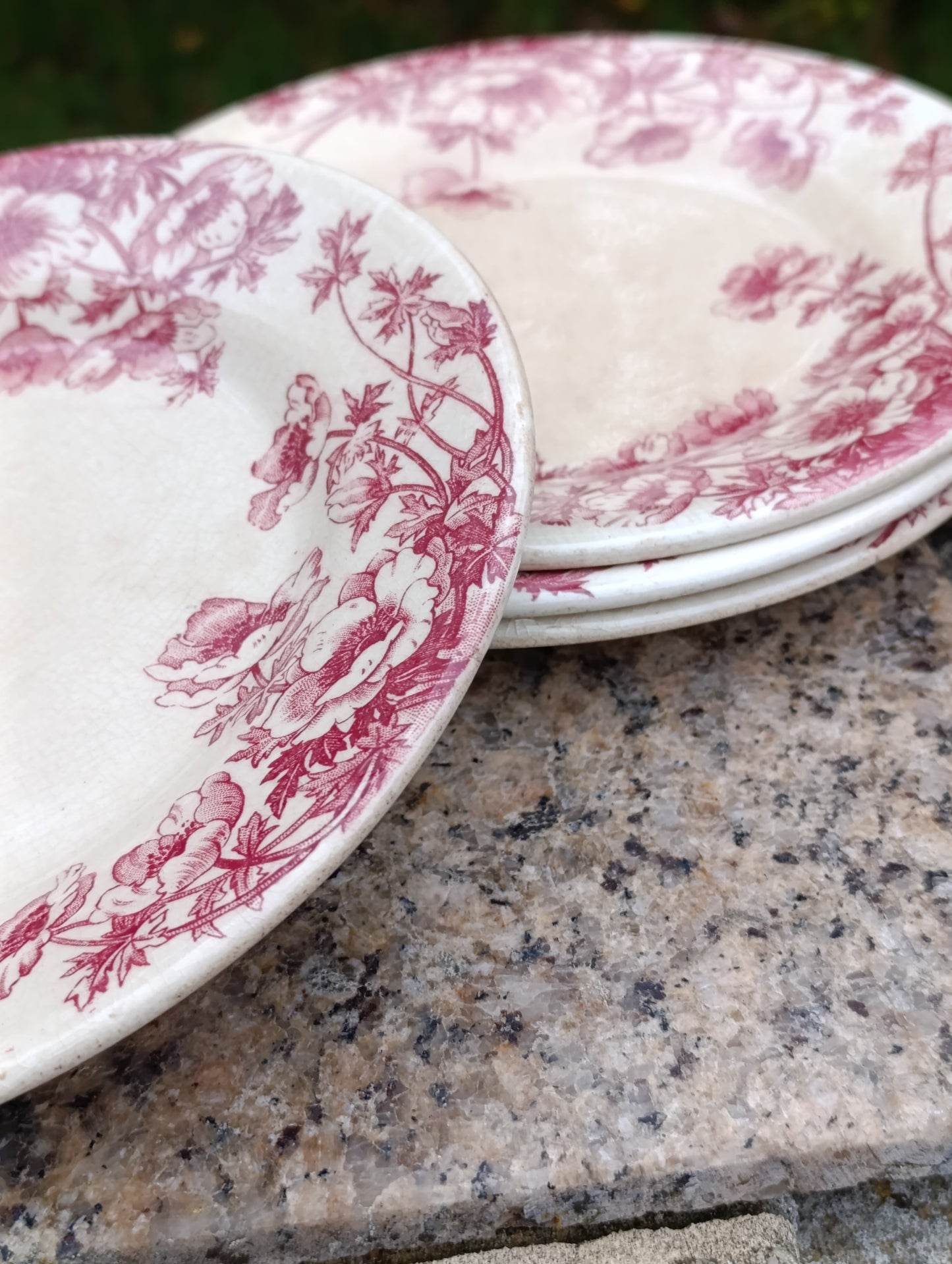 Lot de 4 assiettes anciennes Gien modèle Anémones rose – vaisselle vintage française