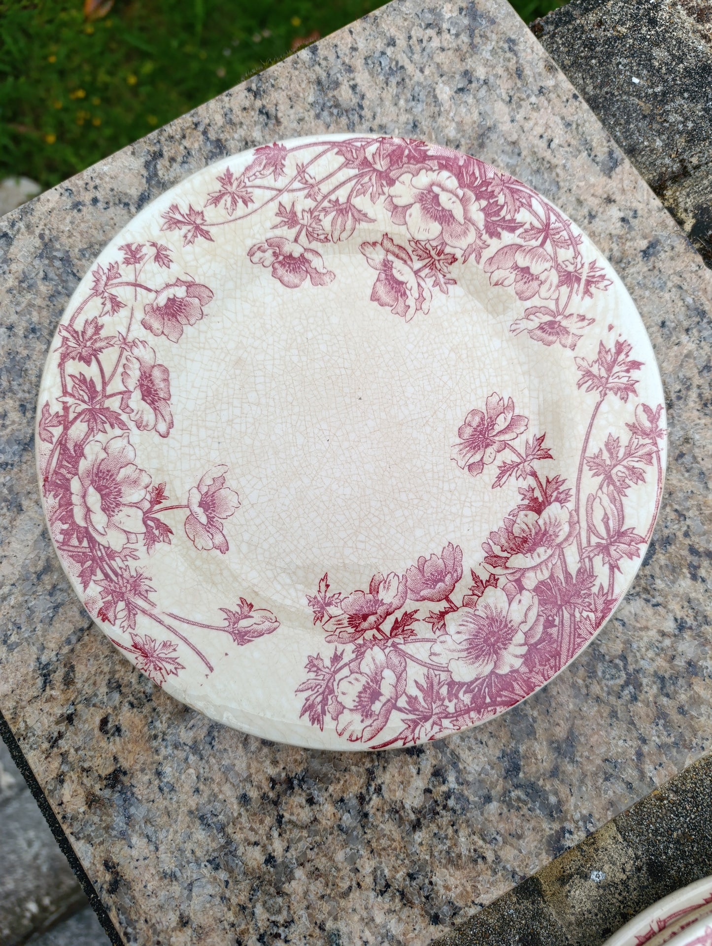 Lot de 4 assiettes anciennes Gien modèle Anémones rose – vaisselle vintage française