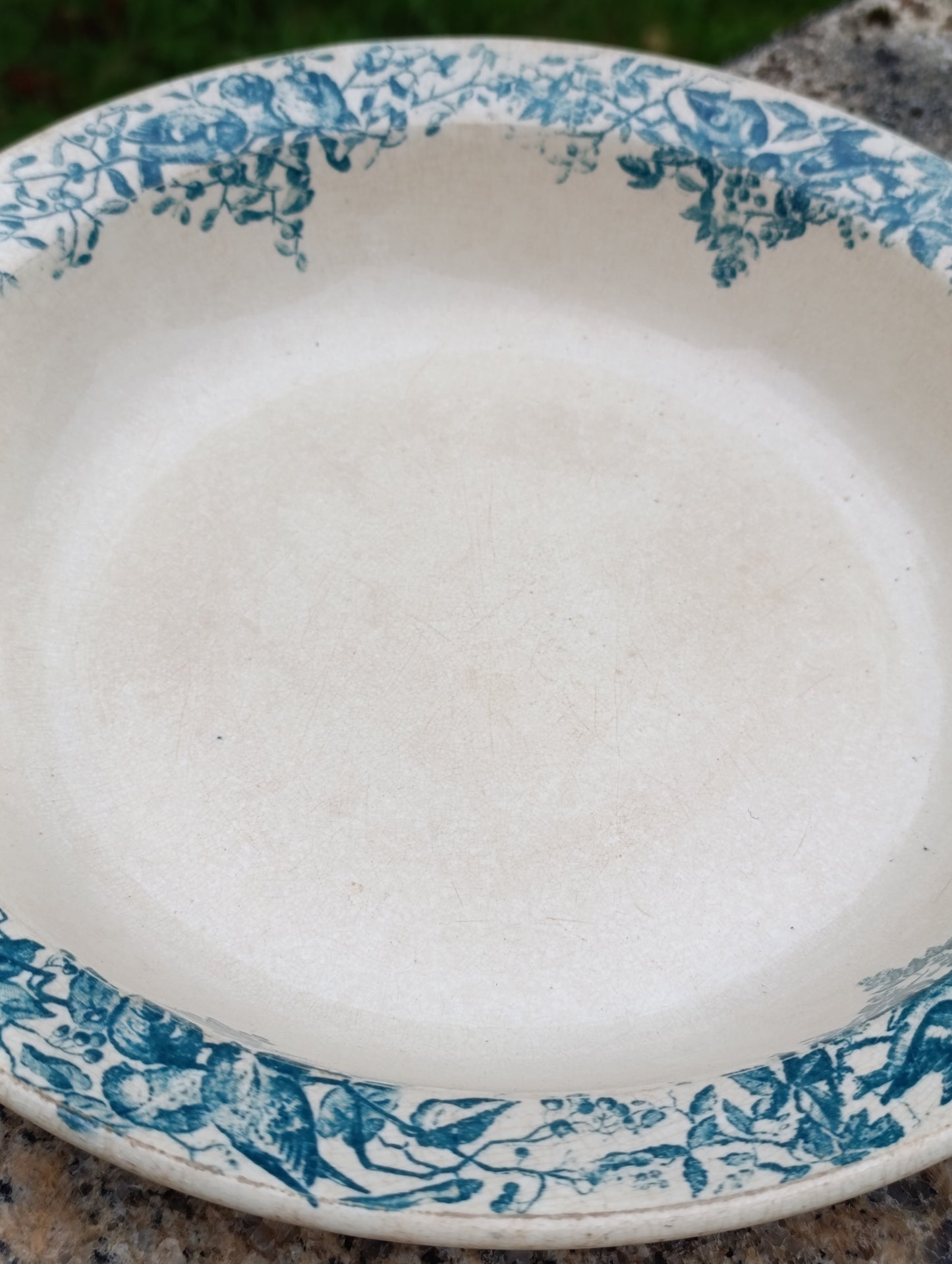 Plat creux ancien Jules Vieillard Bordeaux Terre de Fer bleu – grand plat floral vintage français