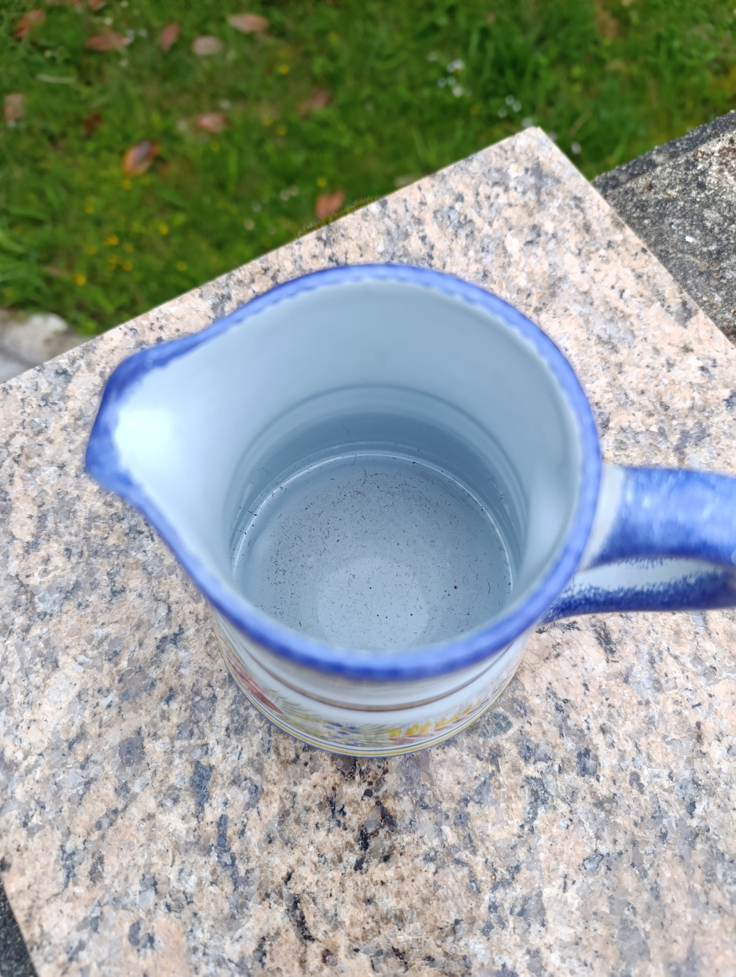 Petit pichet ancien Henriot Quimper – céramique bretonne peinte à la main décor floral