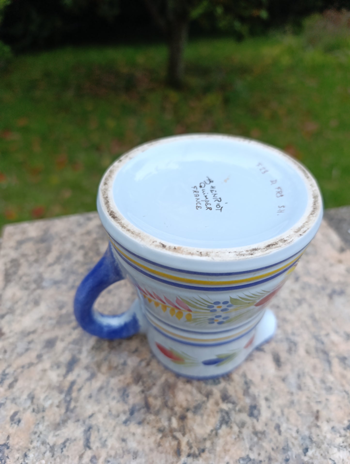 Petit pichet ancien Henriot Quimper – céramique bretonne peinte à la main décor floral