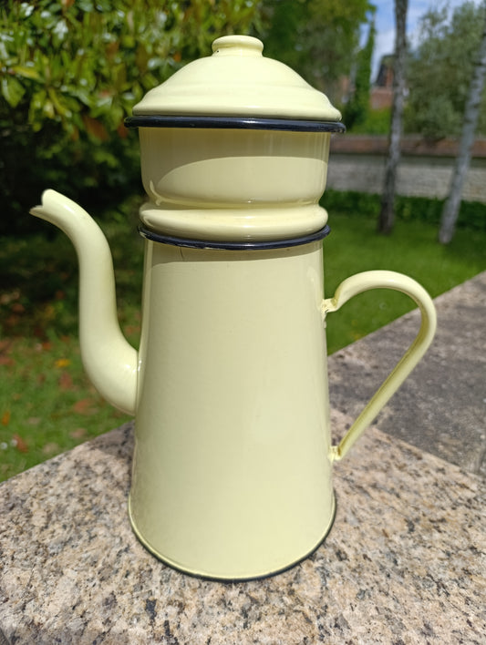 Cafetière ancienne émaillée jaune pâle et liseret noir vintage rétro cuisine