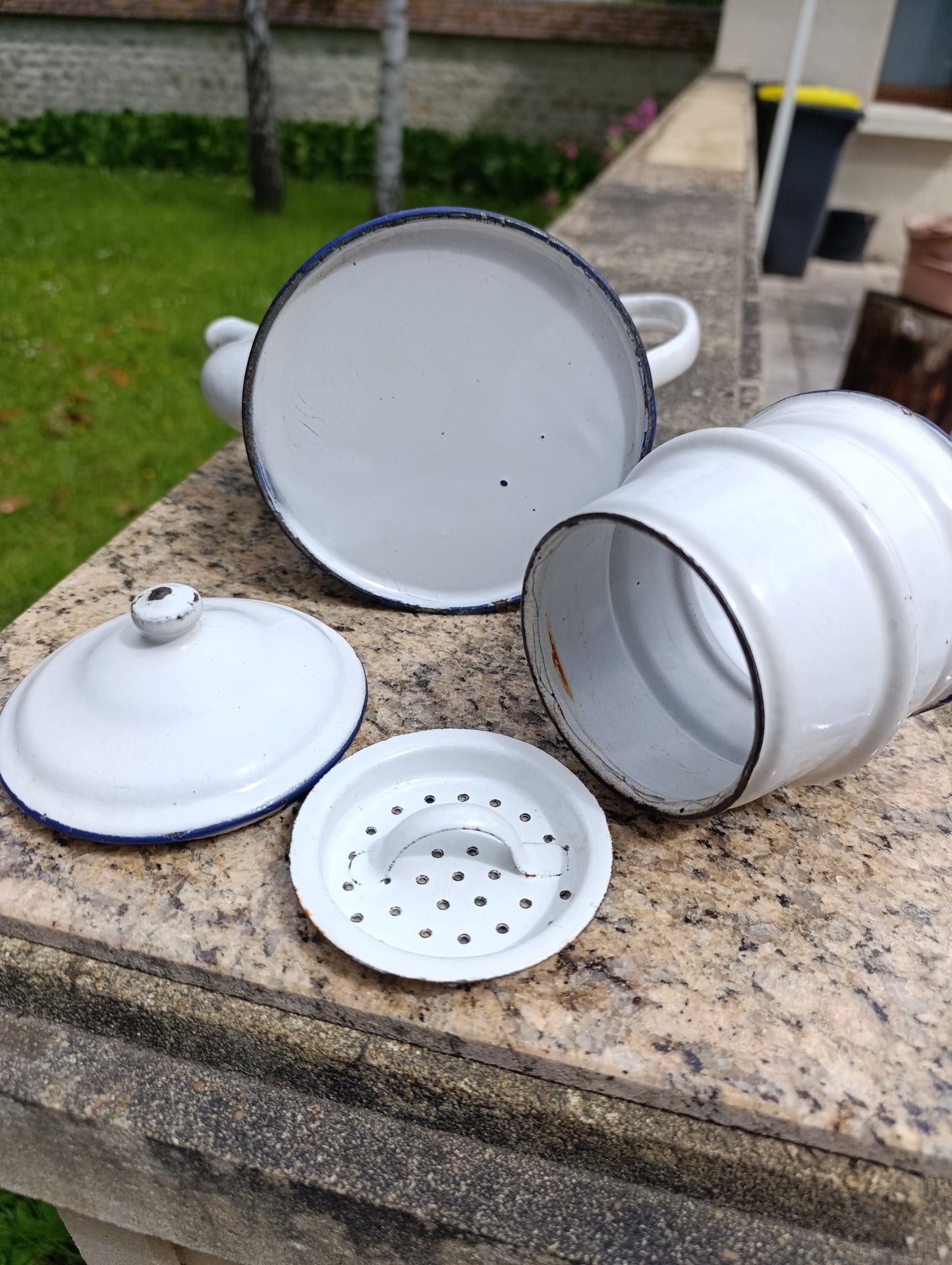 Cafetière ancienne émaillée blanche liseré bleu vintage déco campagne collection