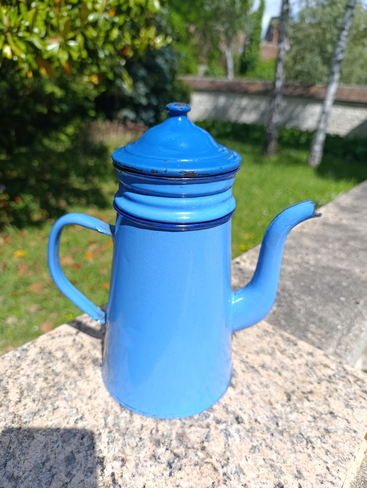 Cafetière filtre ancienne en tôle émaillée bleue vintage – cafetière émail rétro cuisine campagne