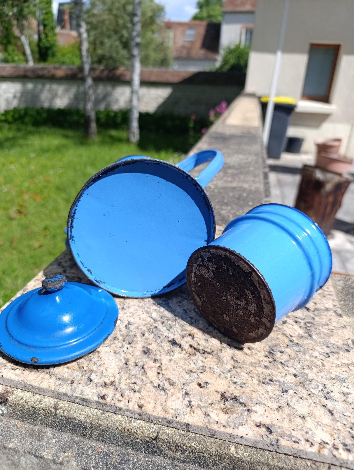 Cafetière filtre ancienne en tôle émaillée bleue vintage – cafetière émail rétro cuisine campagne