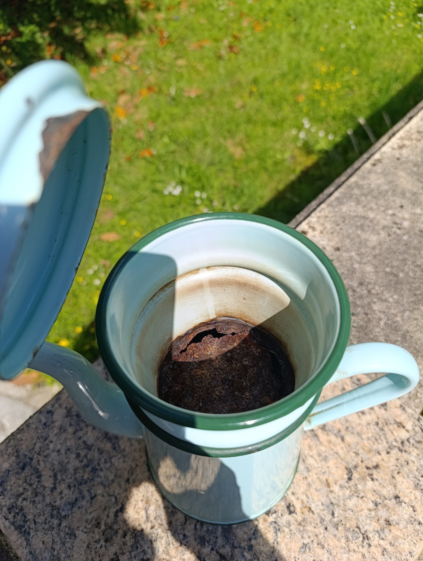 Grande cafetière filtre ancienne en tôle émaillée bleu pastel – cafetière vintage rétro cuisine campagne