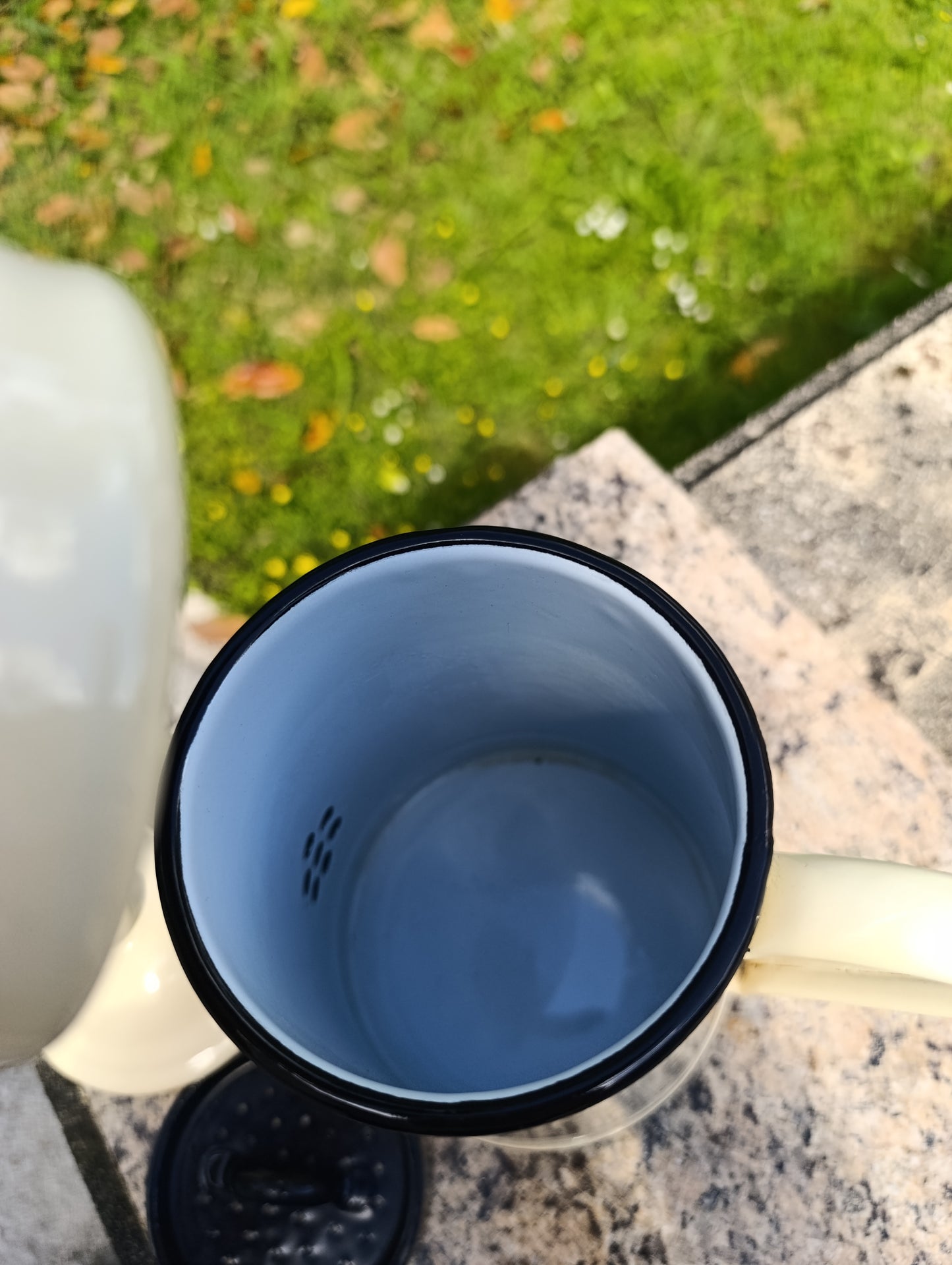 Grande cafetière filtre ancienne beige émaillée à liserés noirs – cafetière vintage rétro cuisine campagne