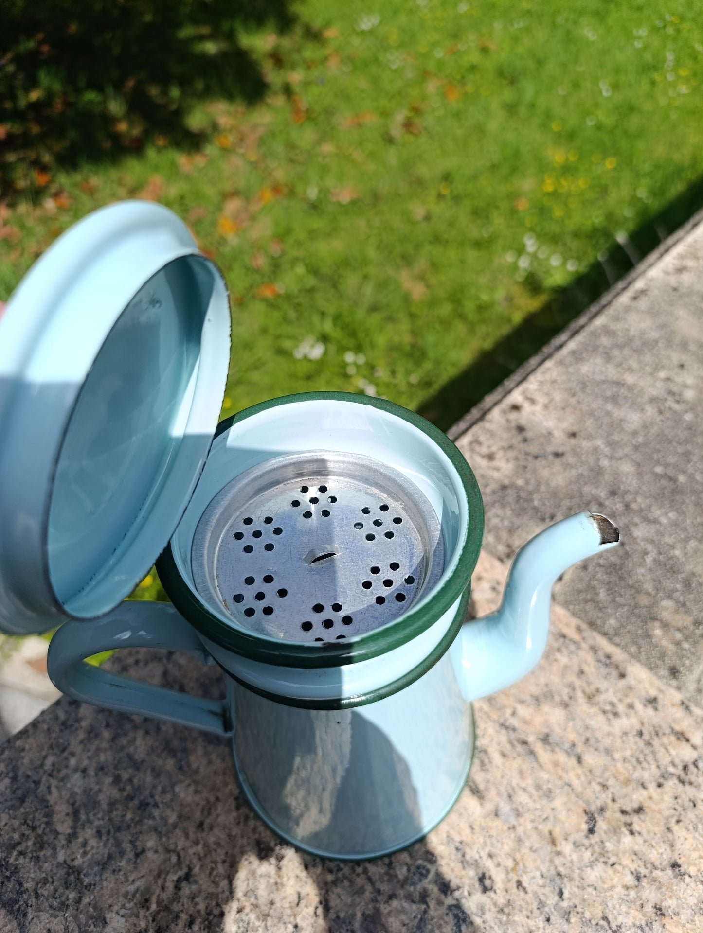 Cafetière filtre ancienne bleu pastel à liserés verts – cafetière vintage émaillée cuisine rétro