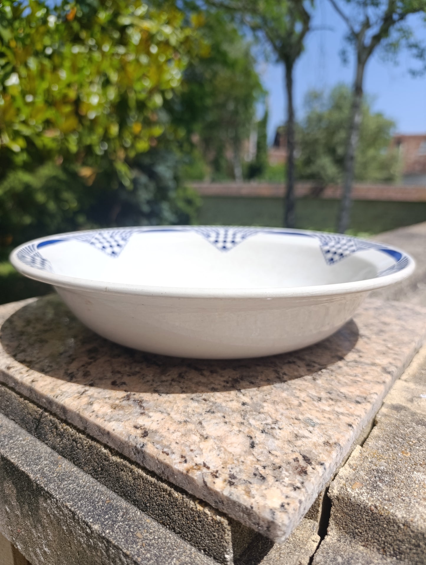 Grand saladier vintage bleu géométrique – faïence ancienne Art déco